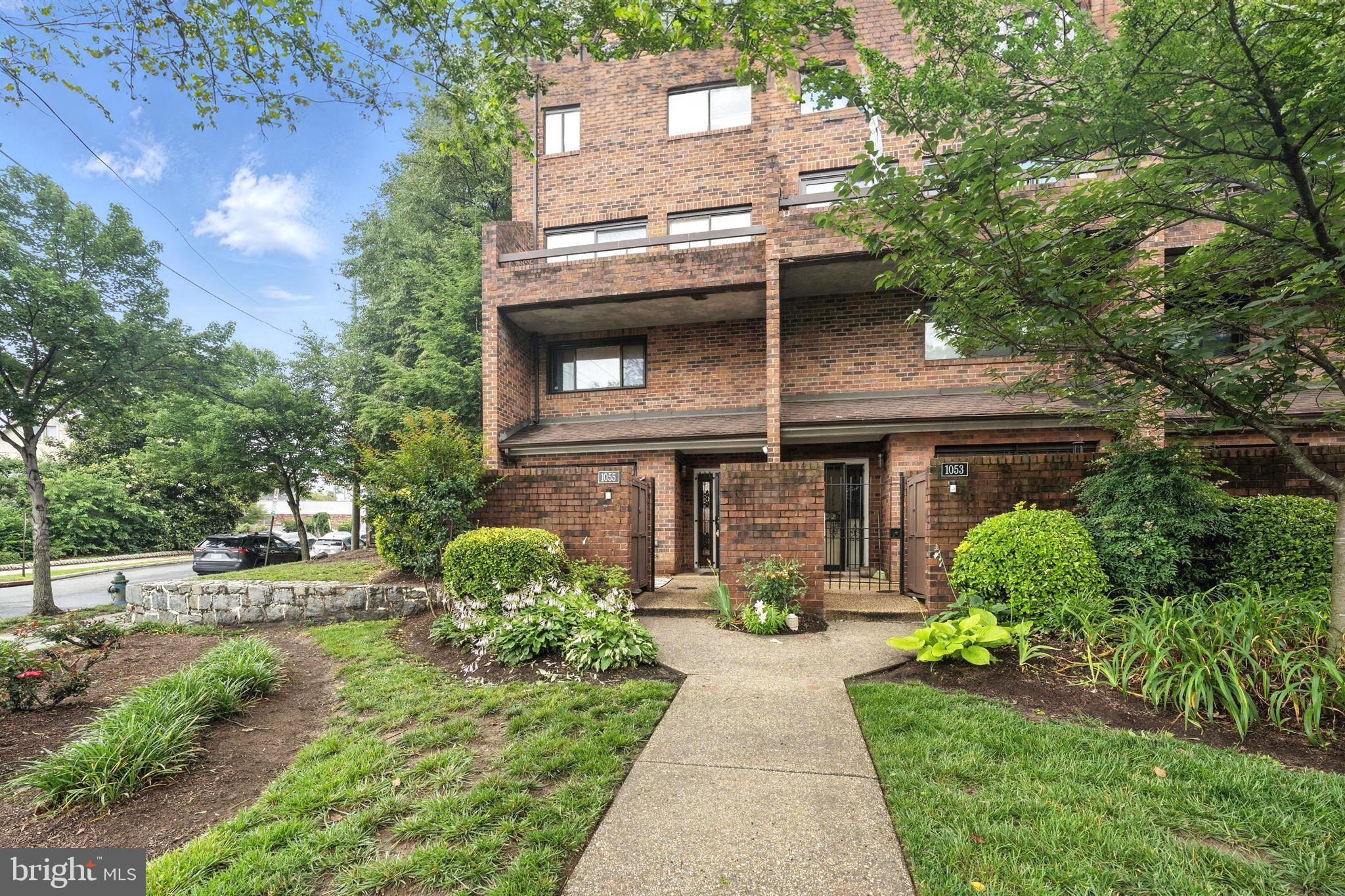 1055 MICHIGAN AVENUE NE