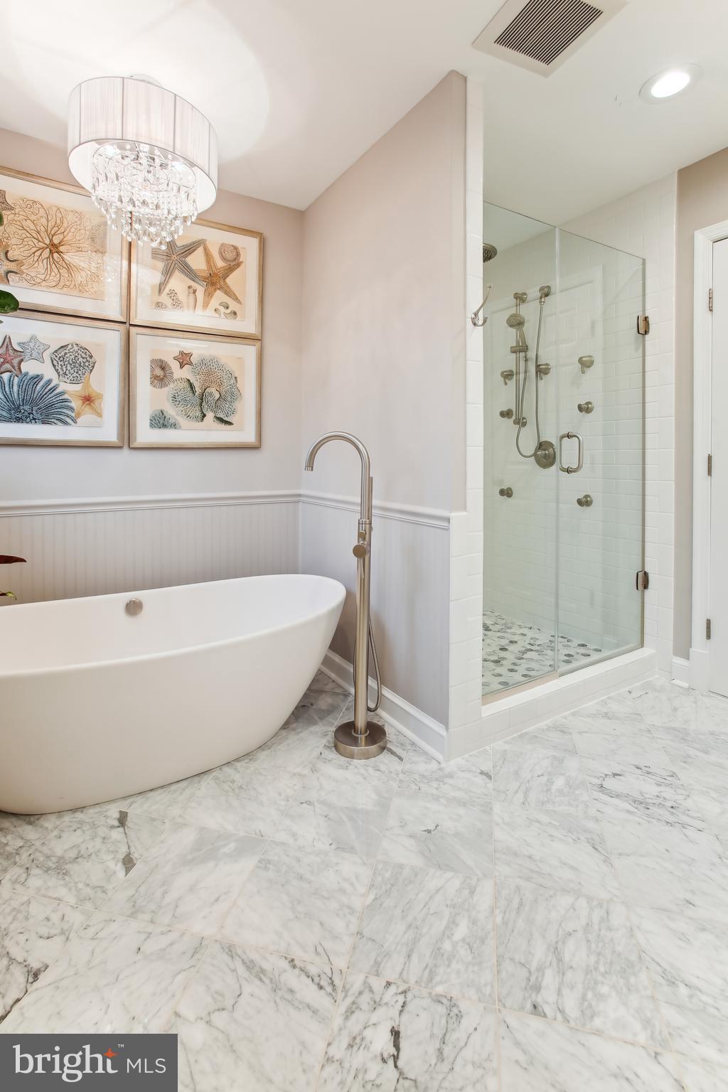 CRESCENT HILLS - Residential