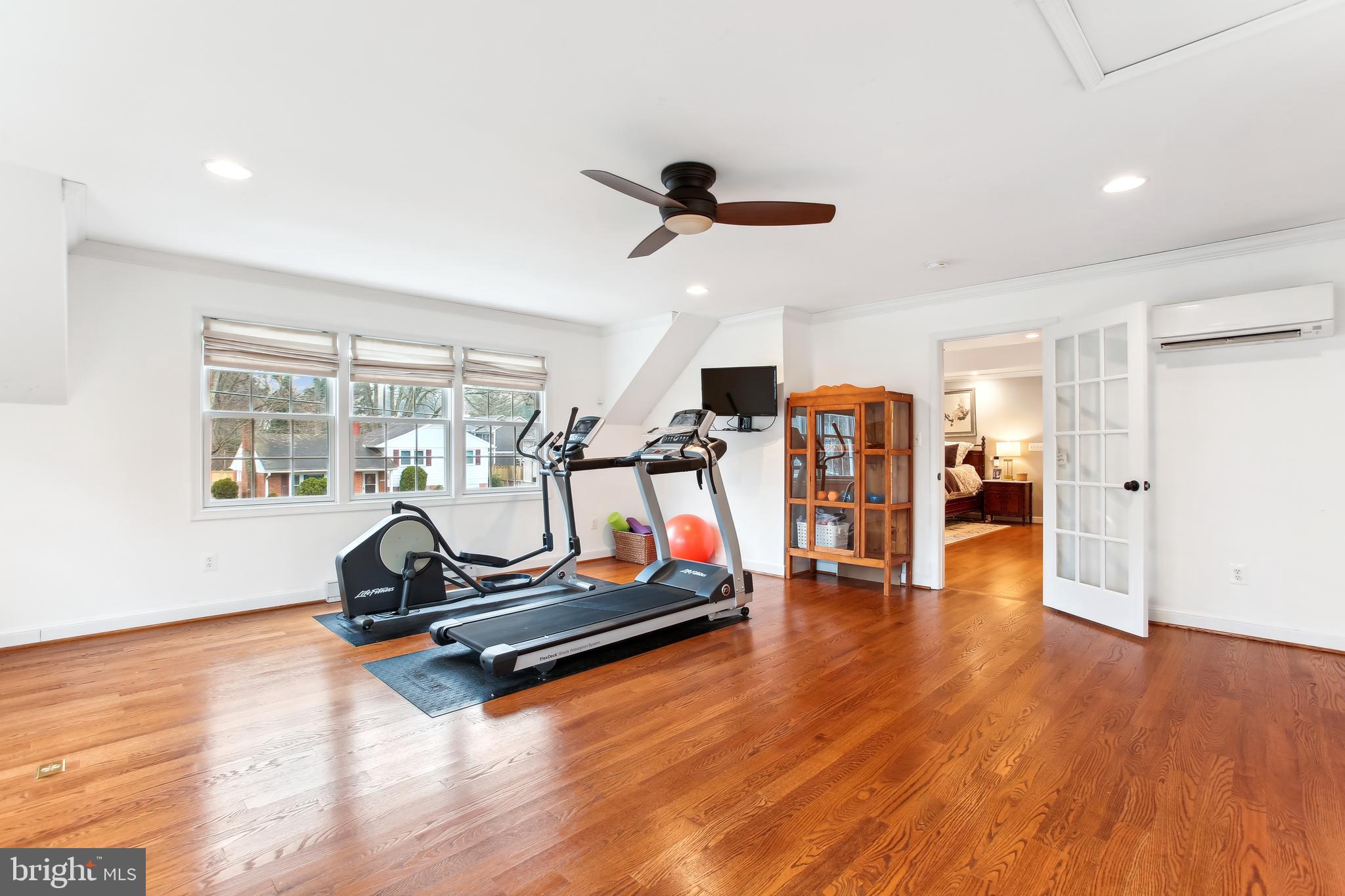 CRESCENT HILLS - Residential