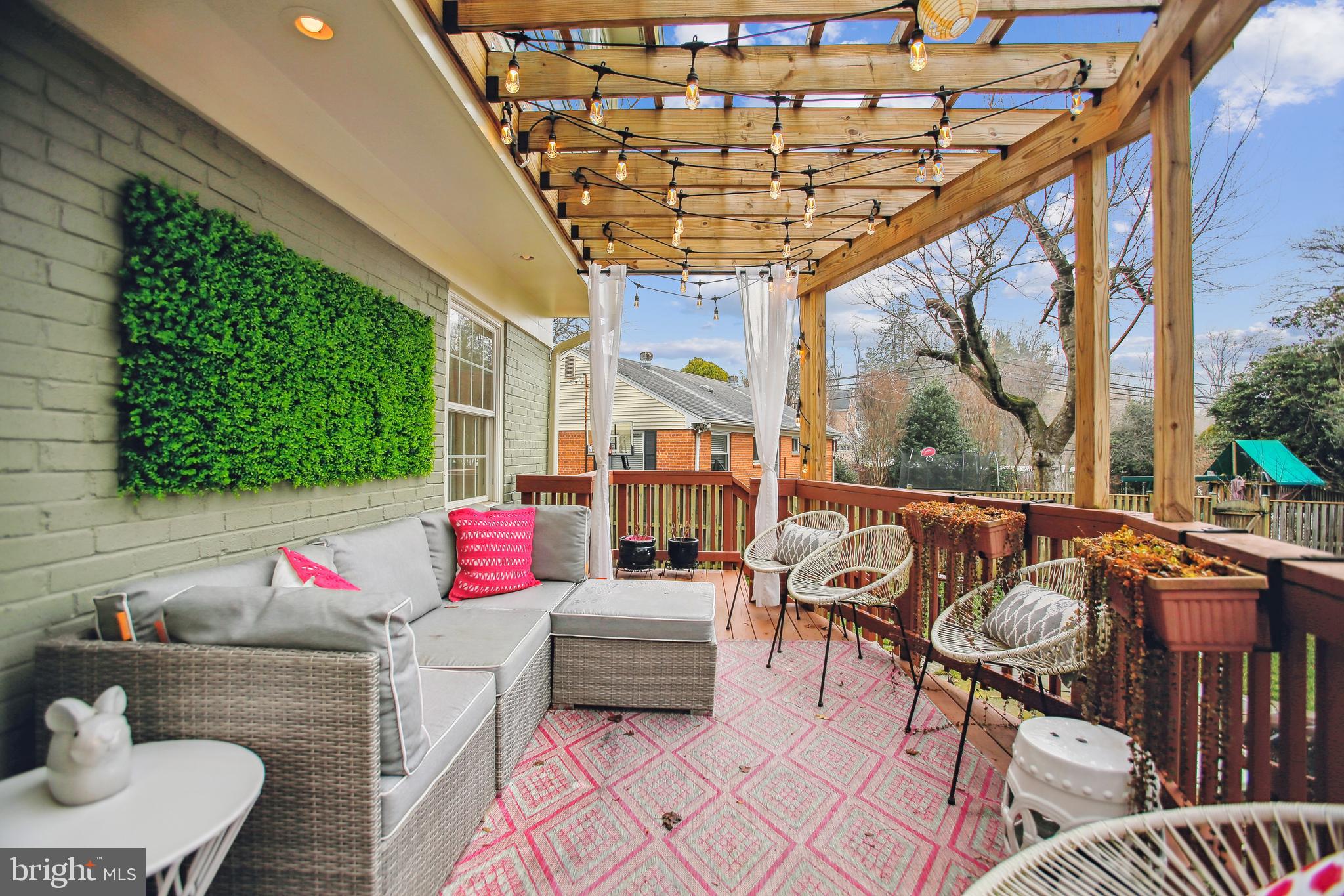 CRESCENT HILLS - Residential