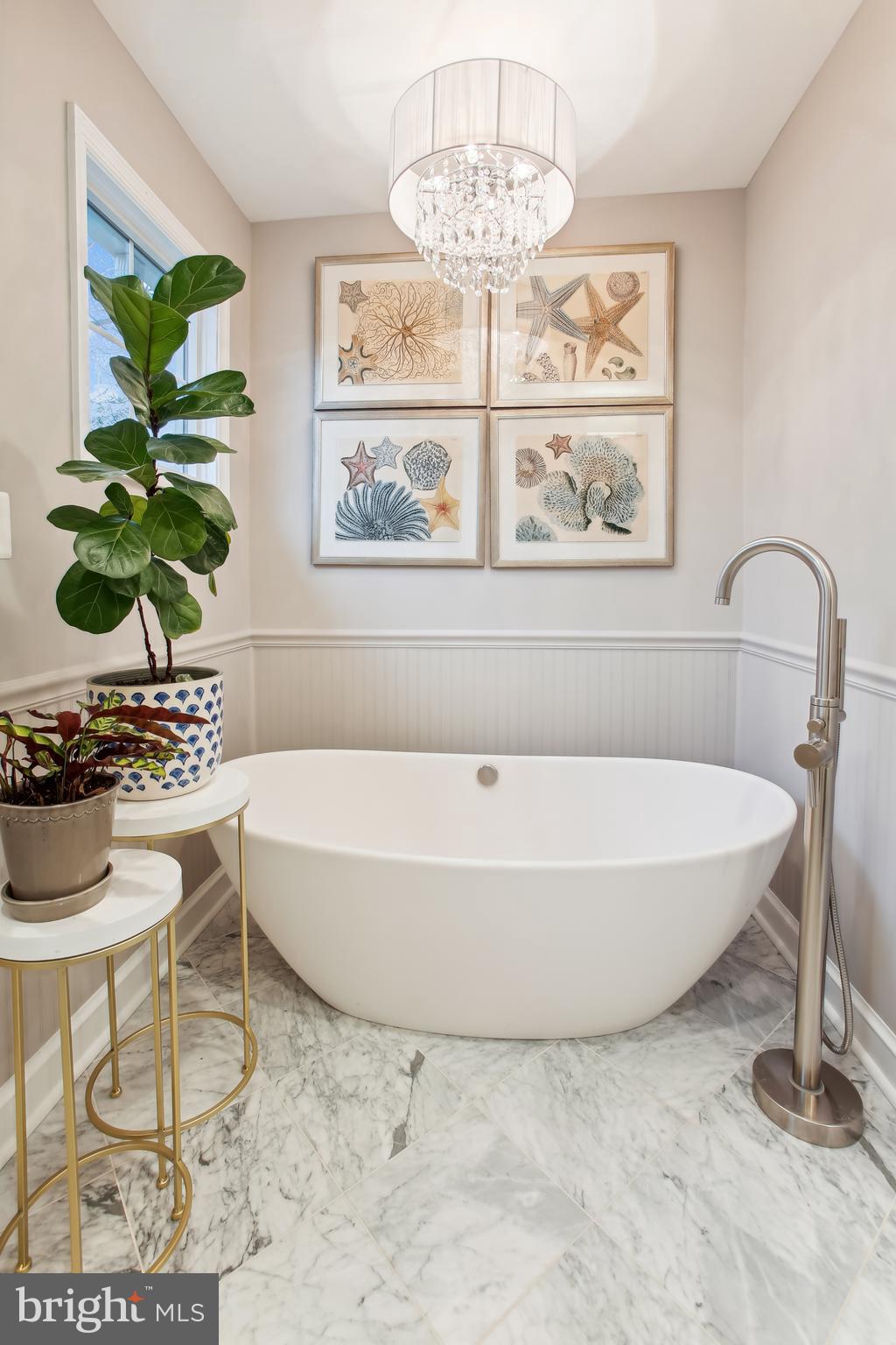 CRESCENT HILLS - Residential