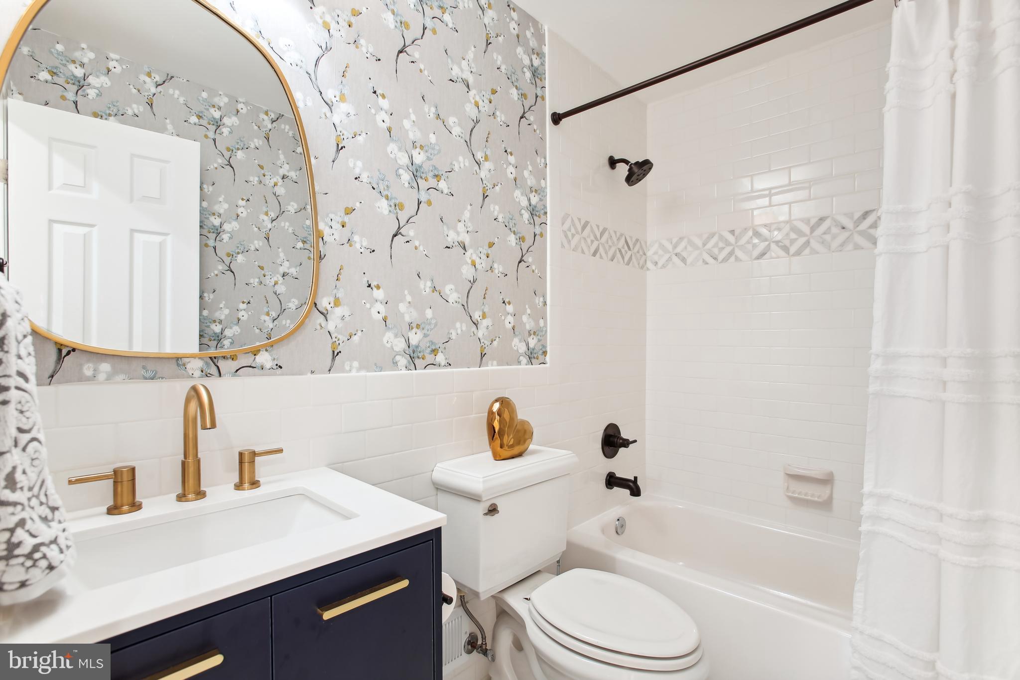 CRESCENT HILLS - Residential