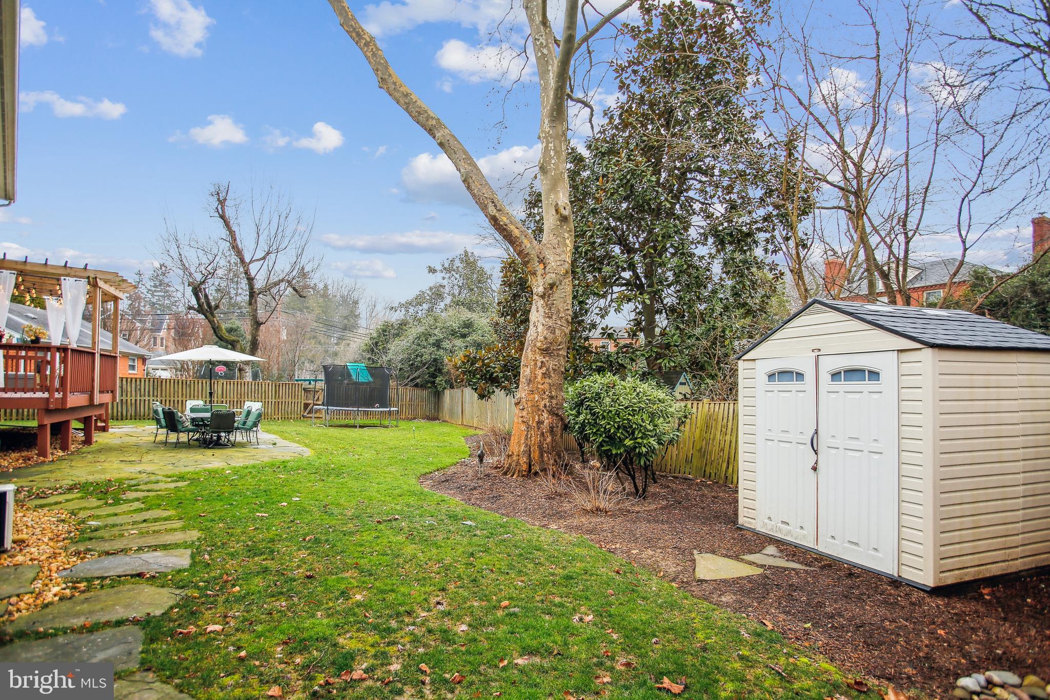 CRESCENT HILLS - Residential