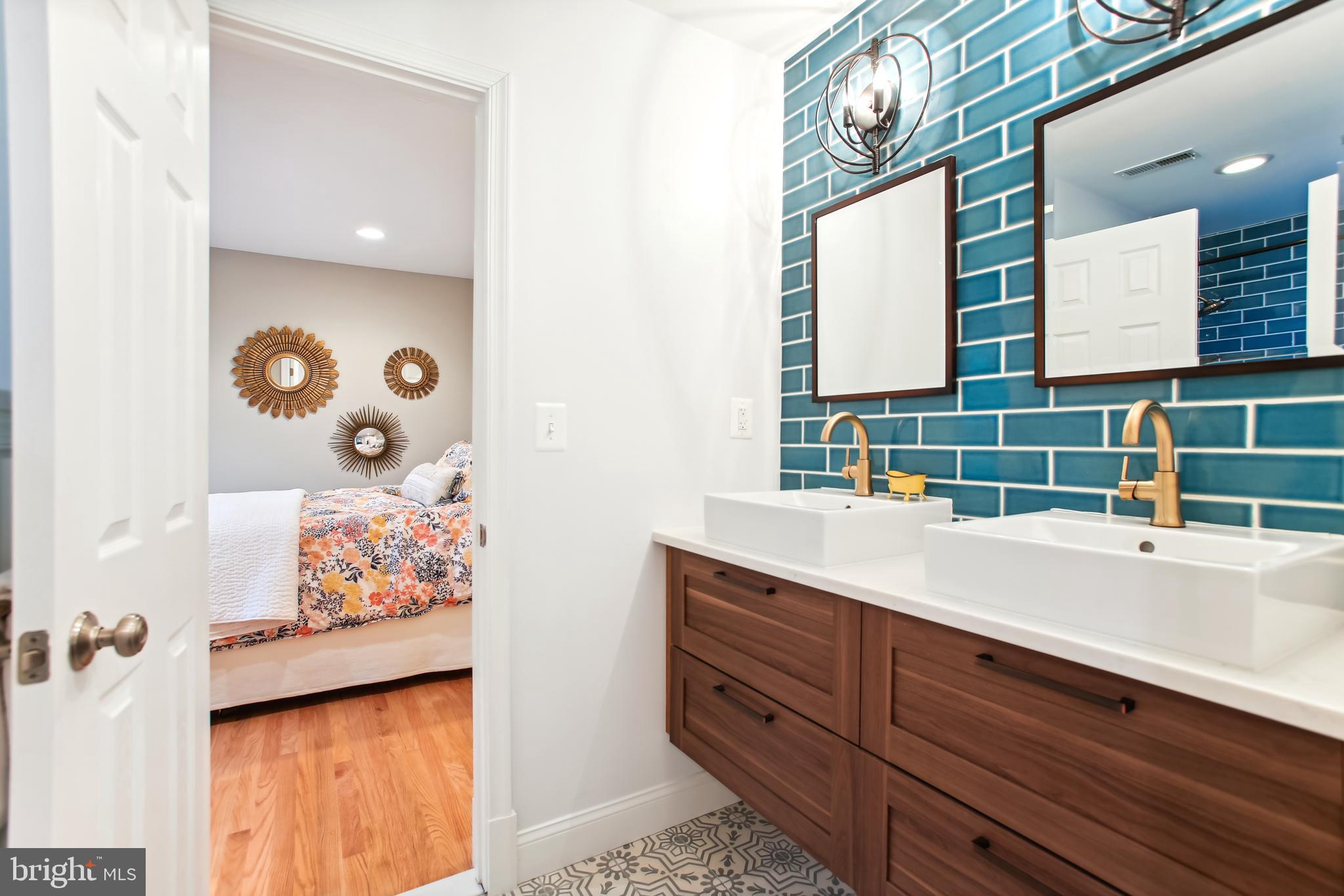 CRESCENT HILLS - Residential