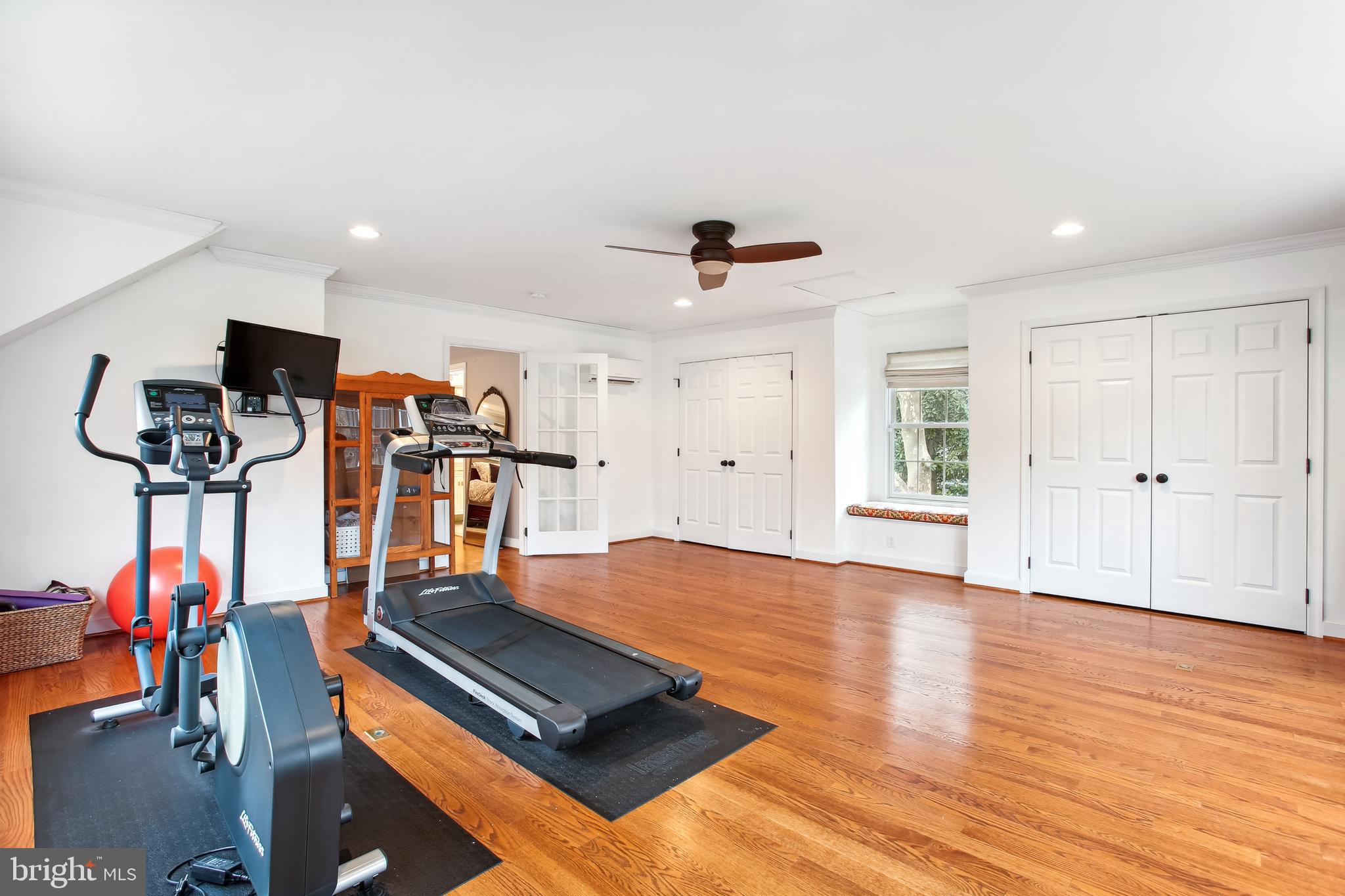 CRESCENT HILLS - Residential