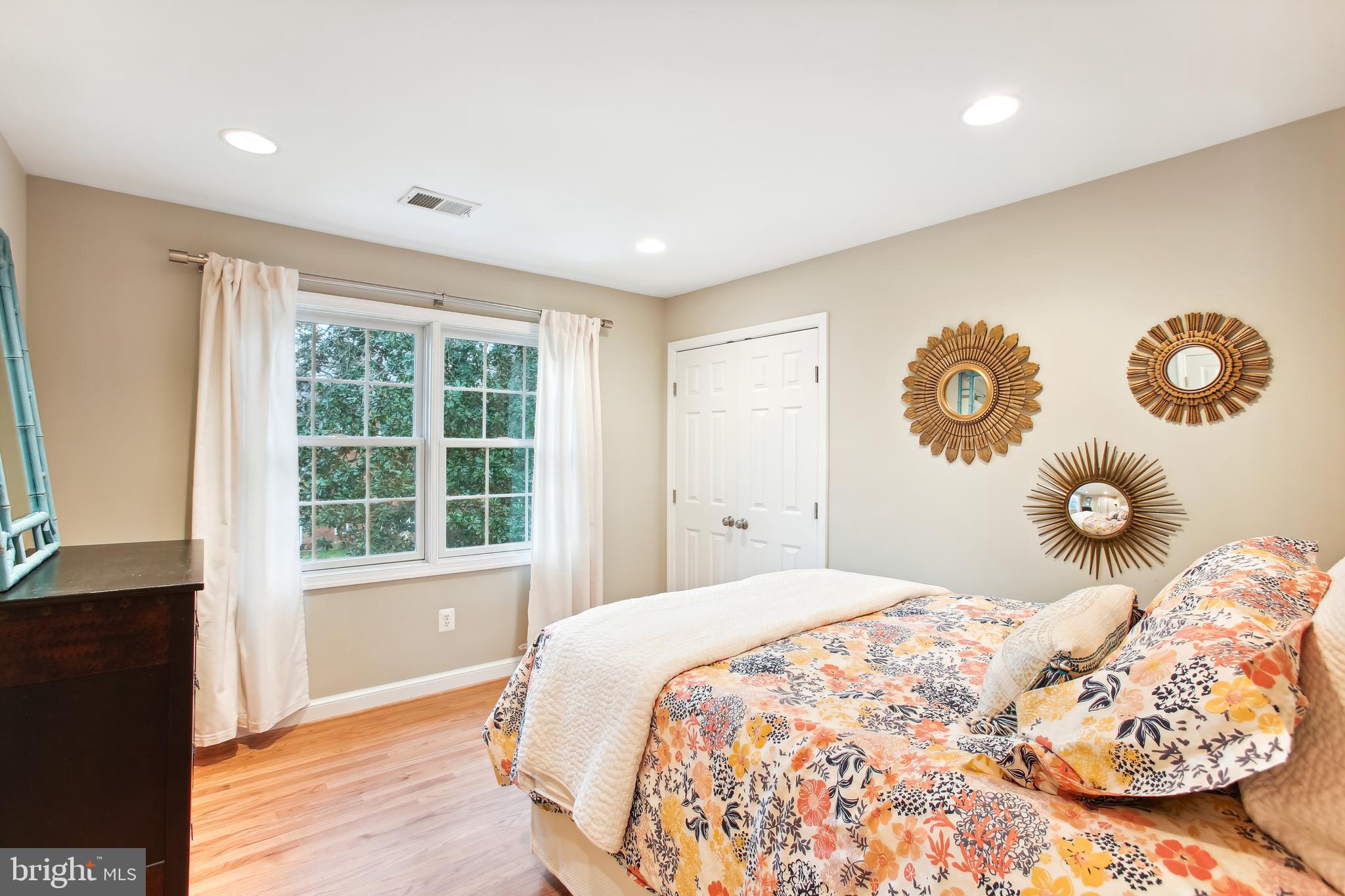 CRESCENT HILLS - Residential