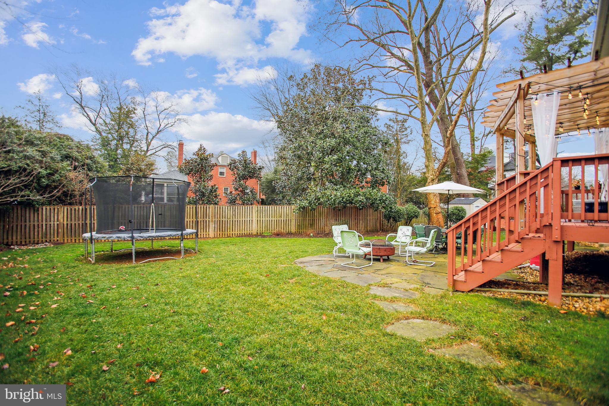 CRESCENT HILLS - Residential