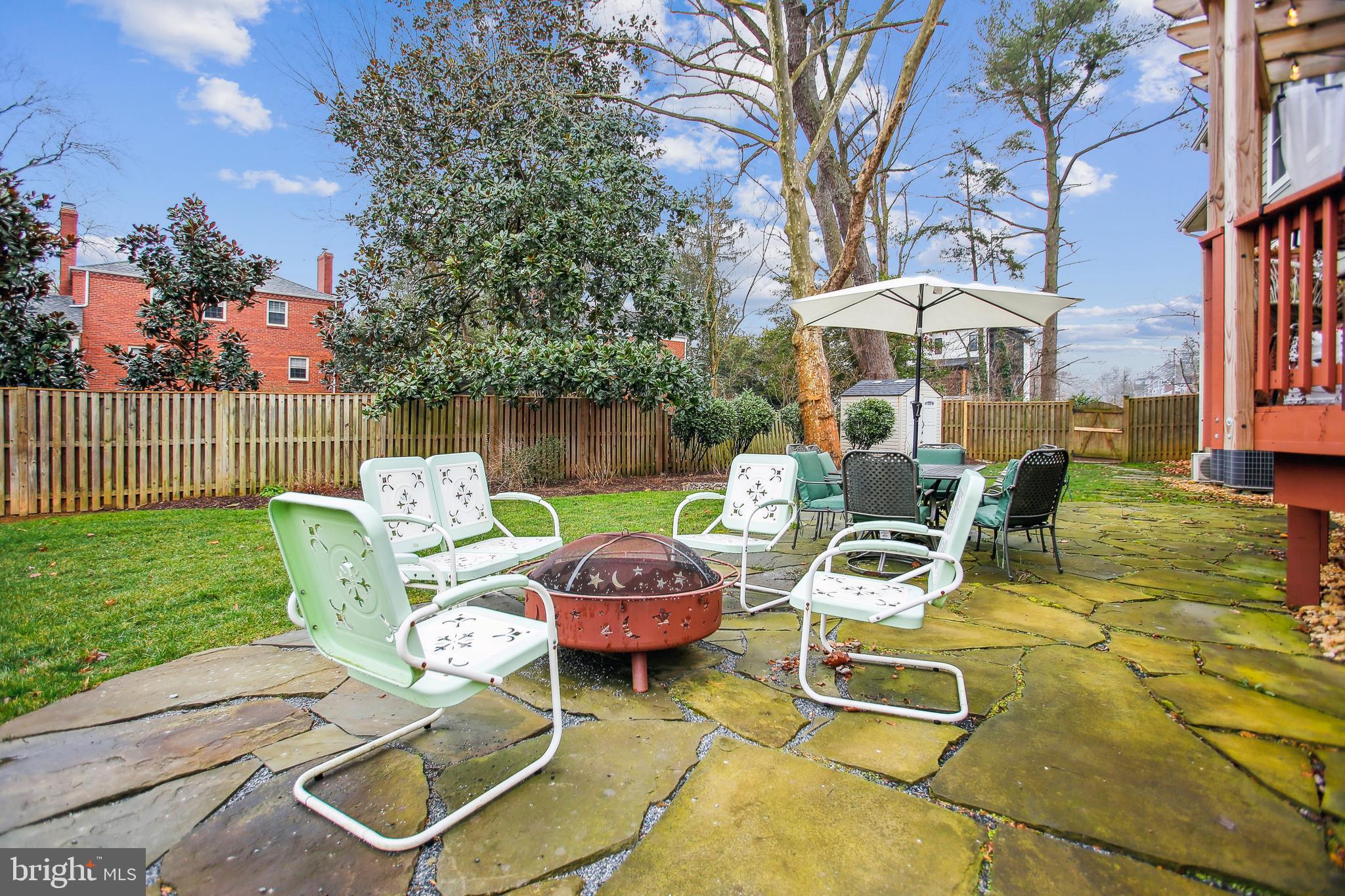 CRESCENT HILLS - Residential