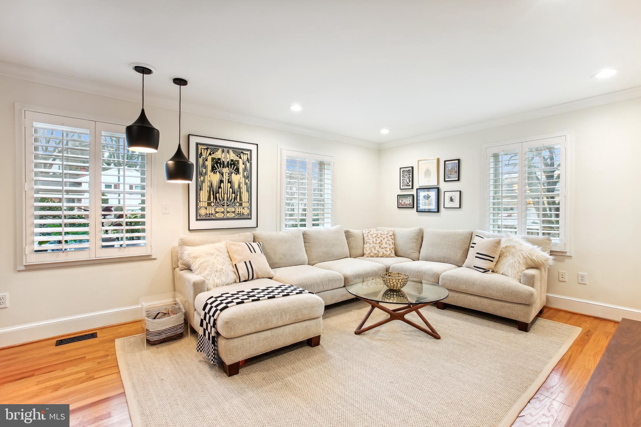 CRESCENT HILLS - Residential