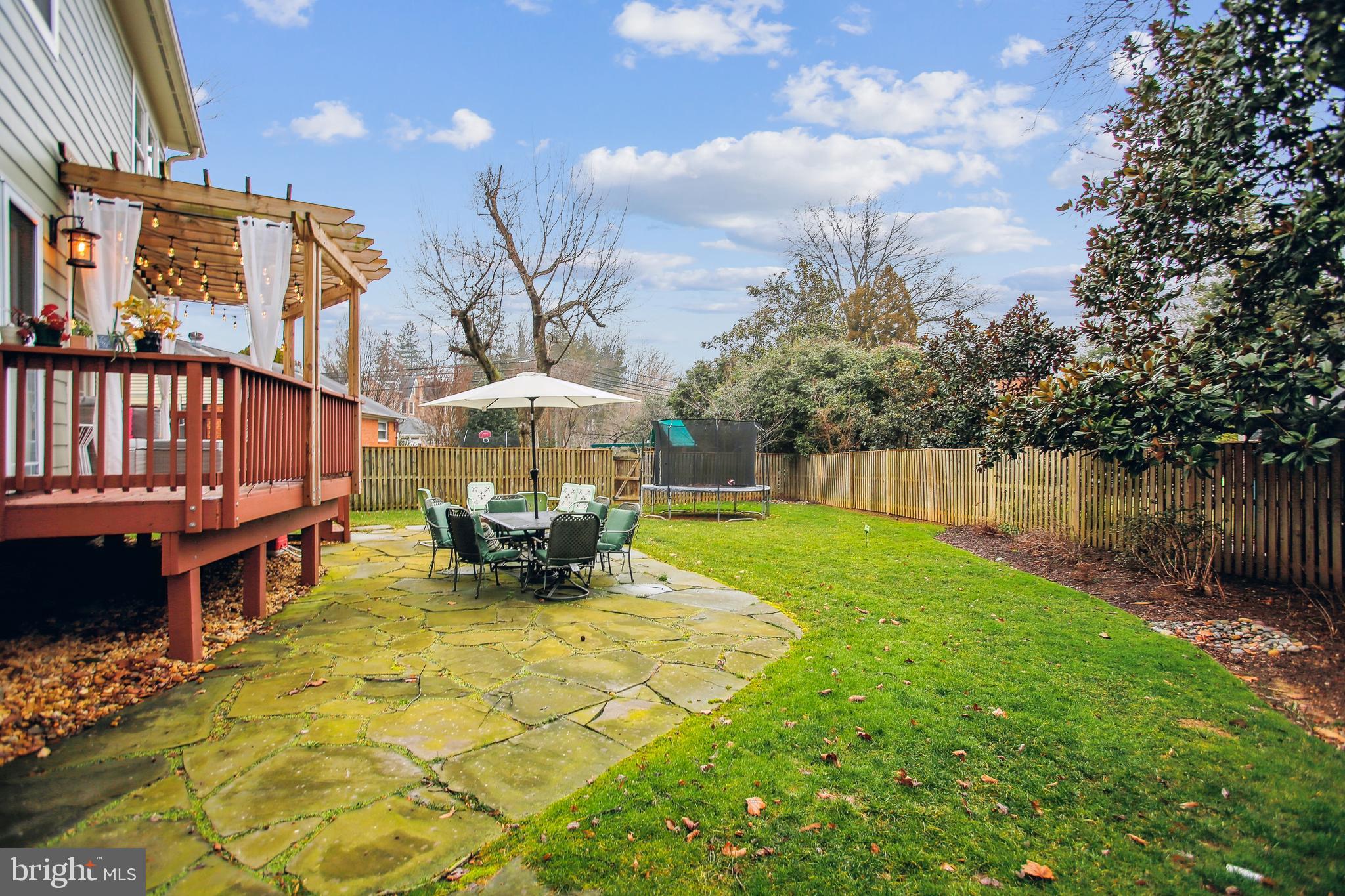 CRESCENT HILLS - Residential