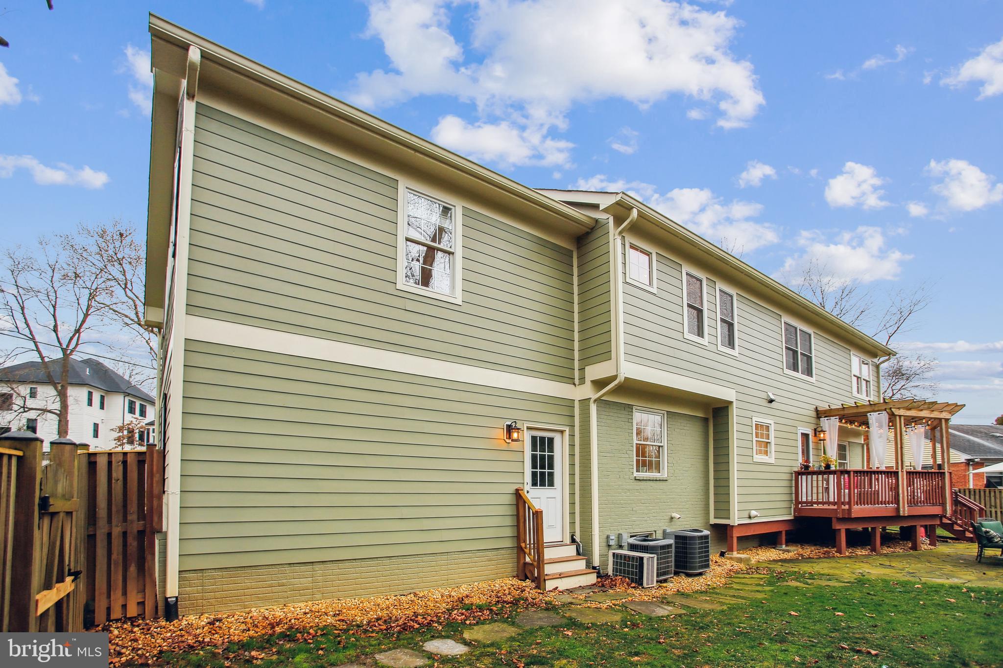 CRESCENT HILLS - Residential