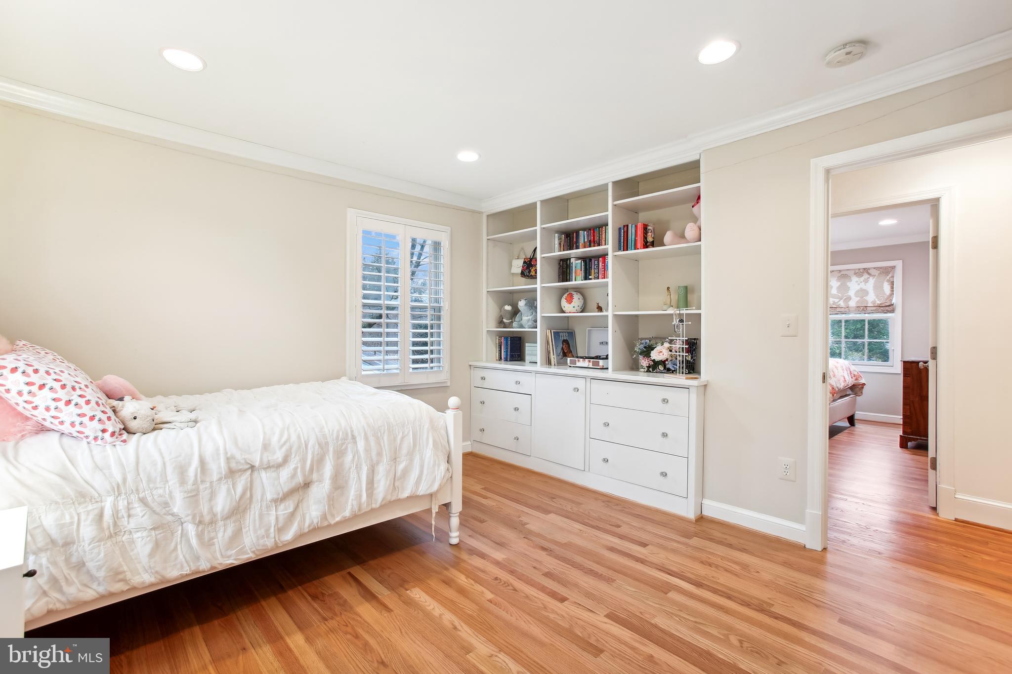 CRESCENT HILLS - Residential