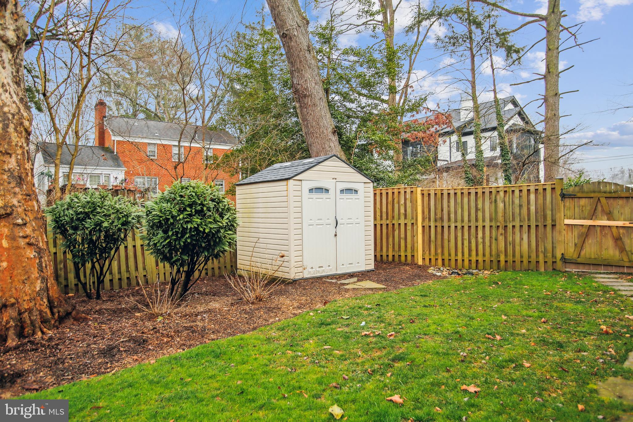 CRESCENT HILLS - Residential