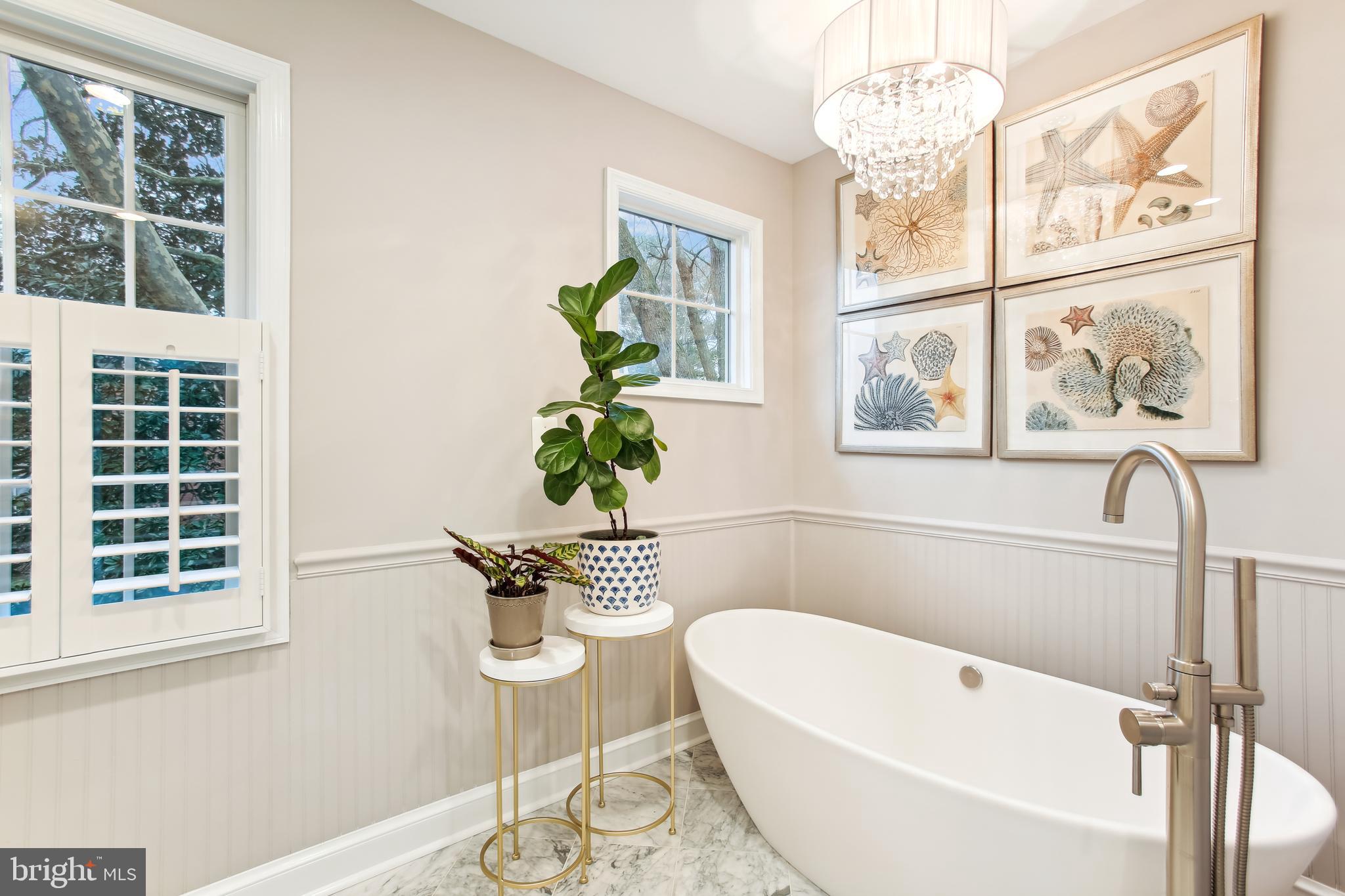 CRESCENT HILLS - Residential