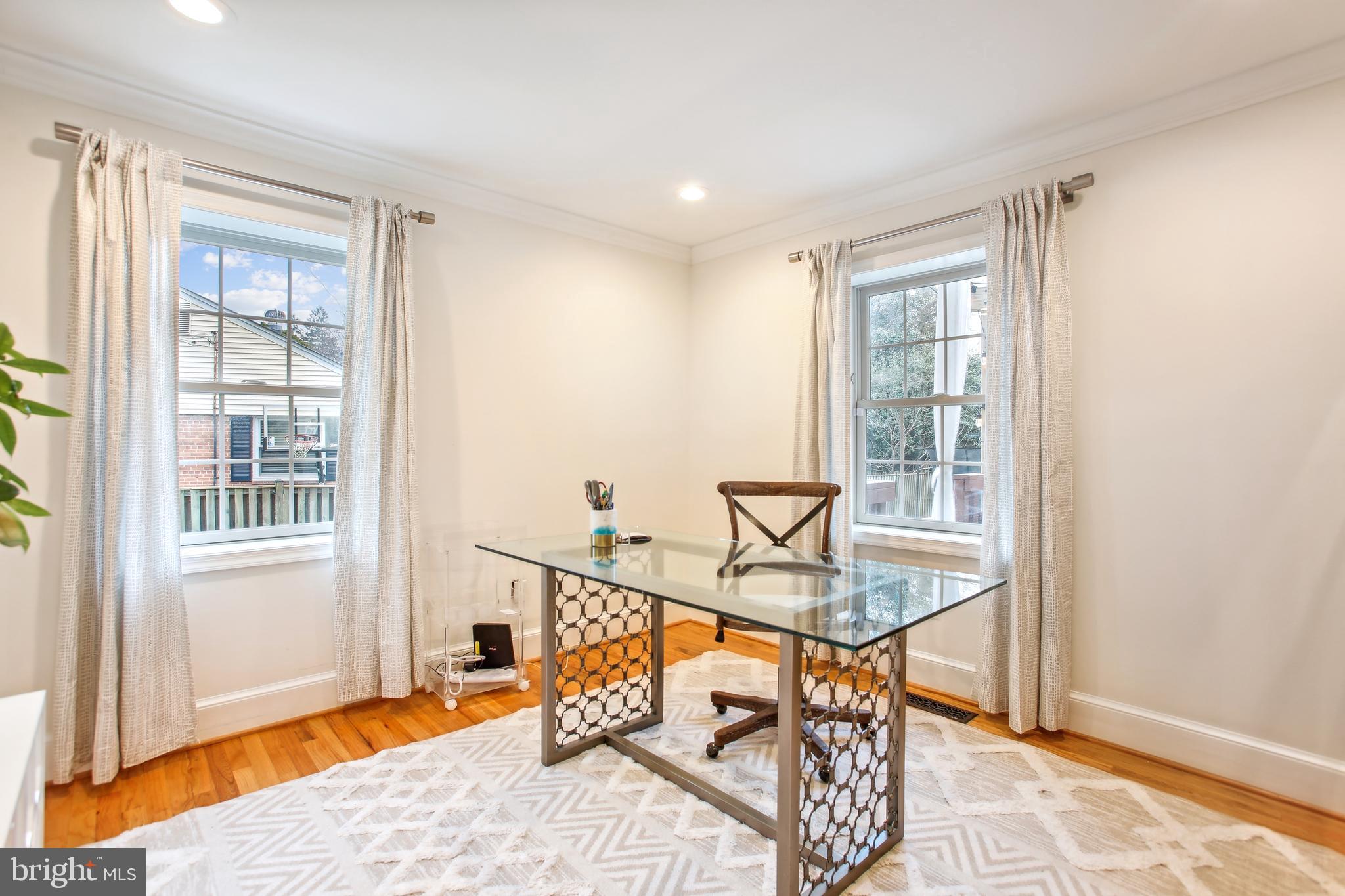 CRESCENT HILLS - Residential