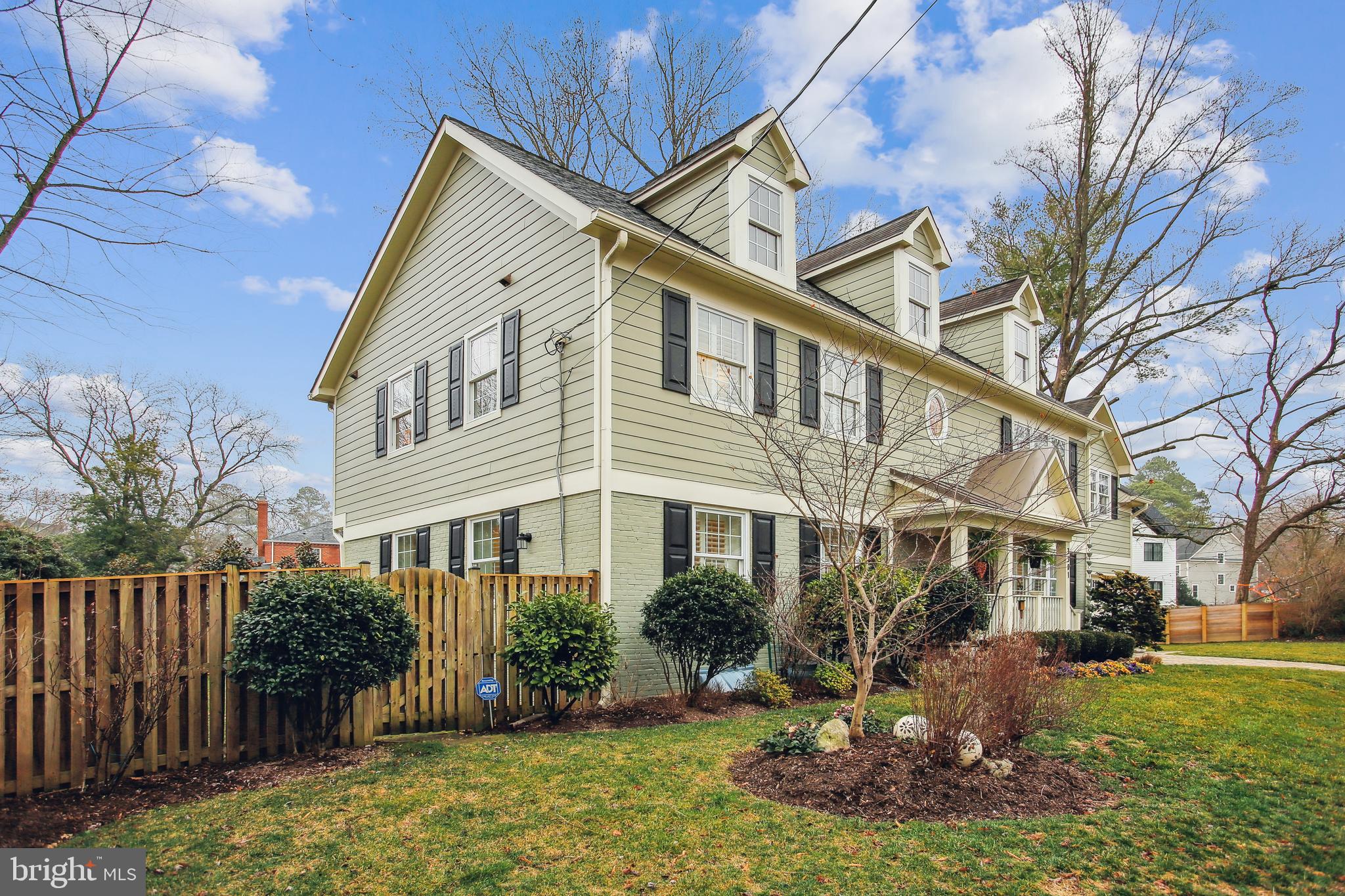 CRESCENT HILLS - Residential