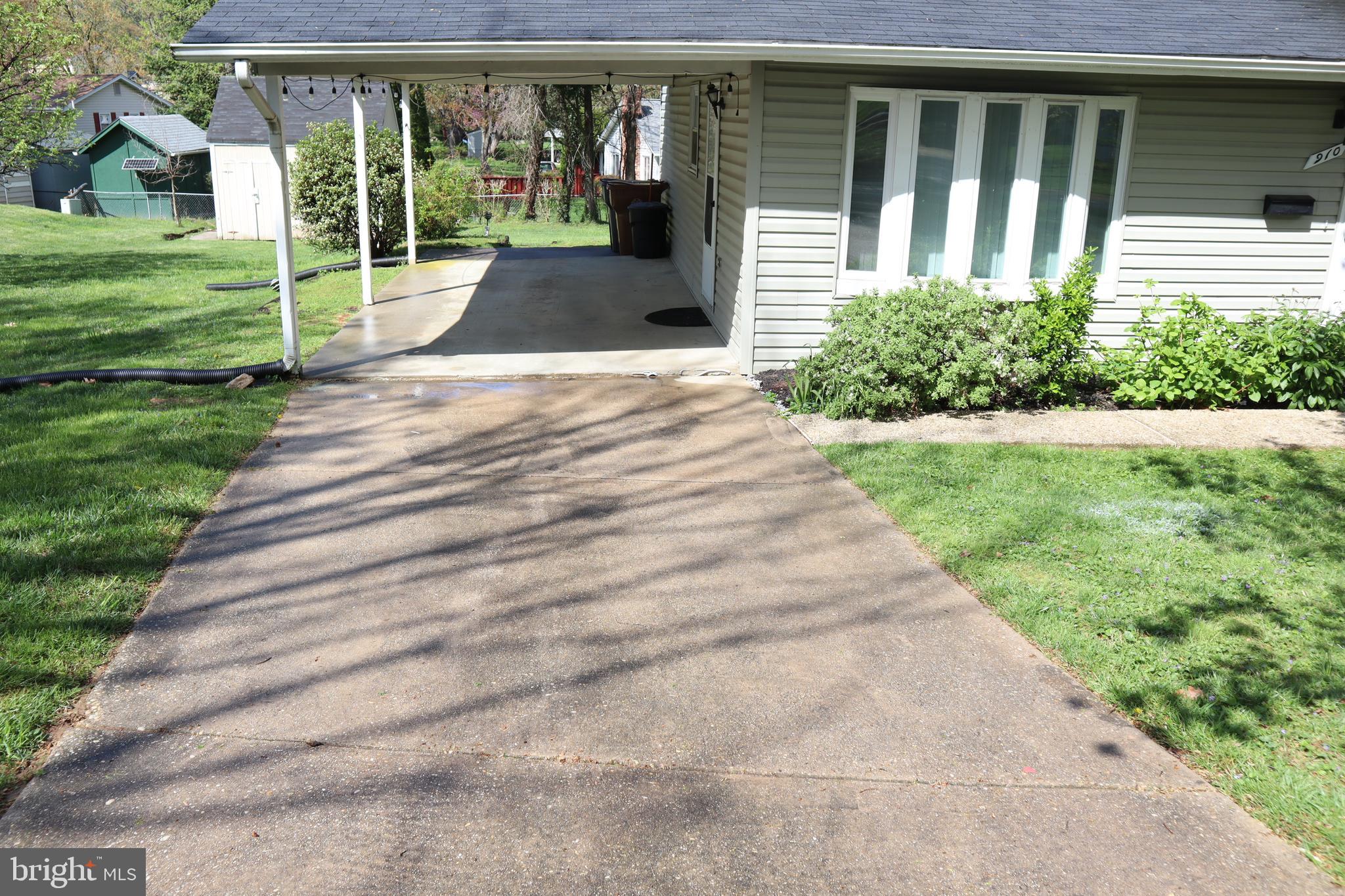 BURGUNDY KNOLLS - Residential Lease