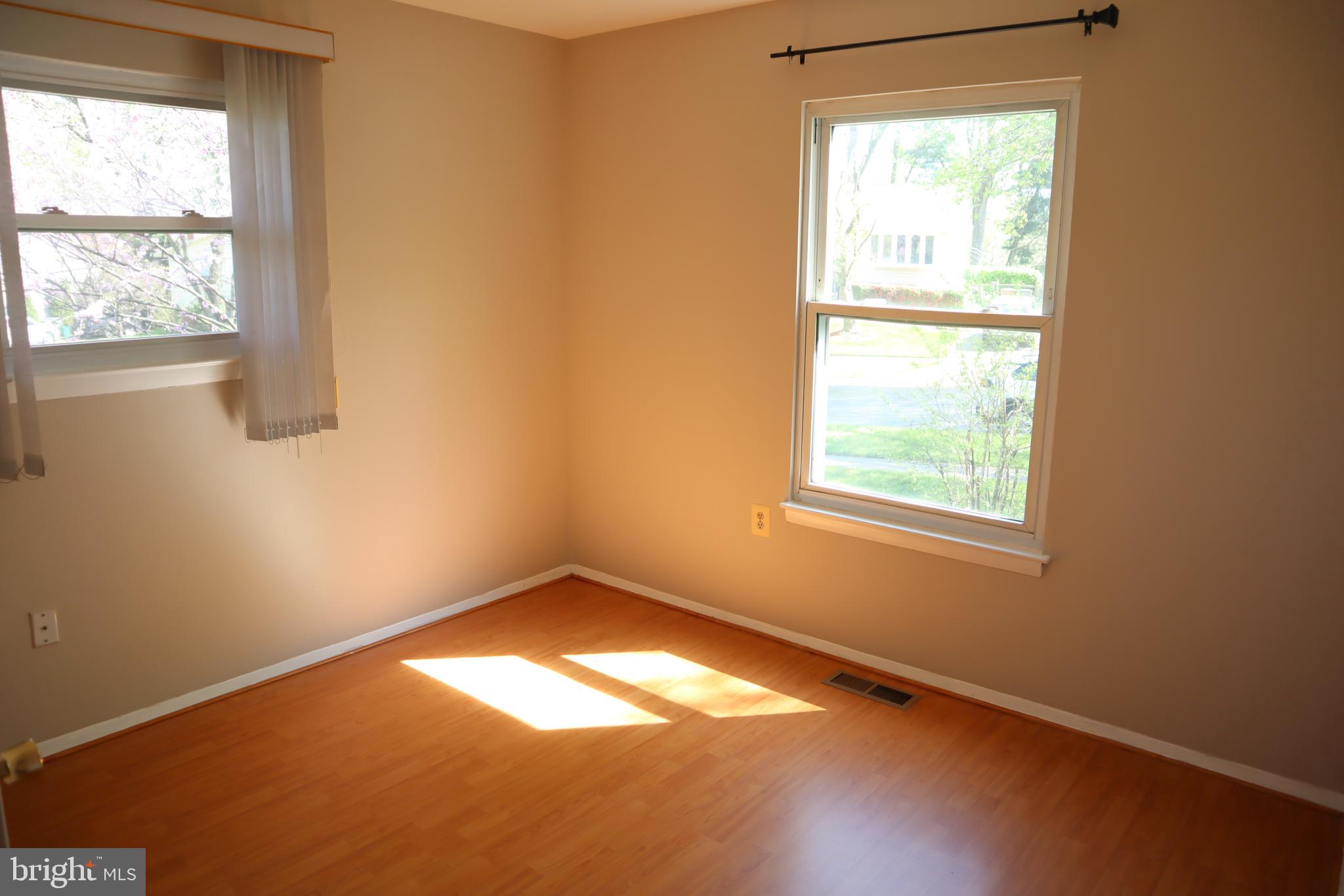 BURGUNDY KNOLLS - Residential Lease