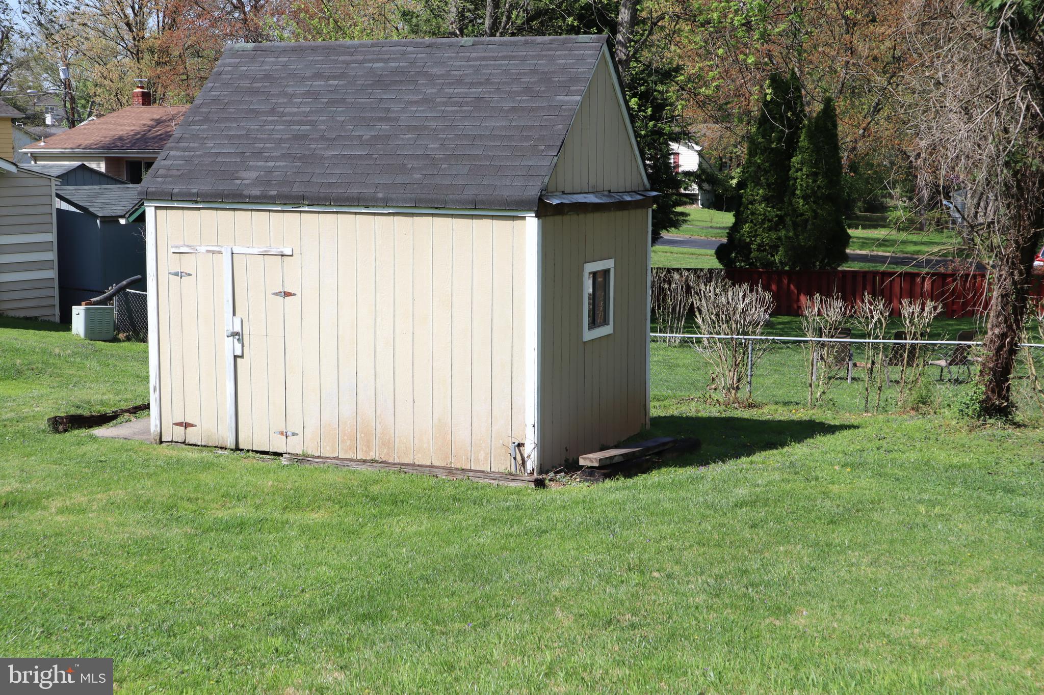 BURGUNDY KNOLLS - Residential Lease