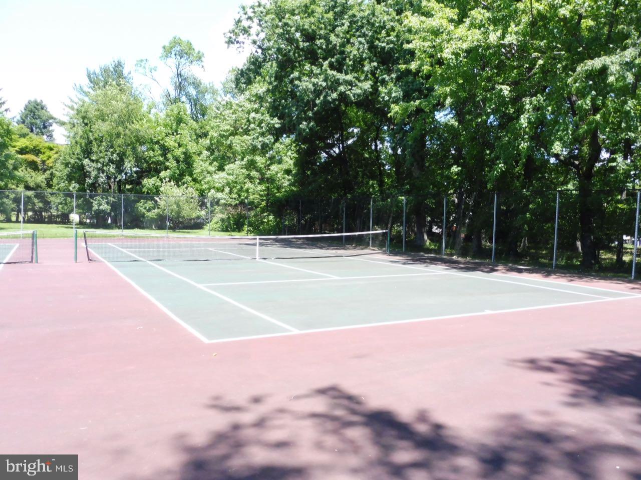 BURGUNDY KNOLLS - Residential Lease