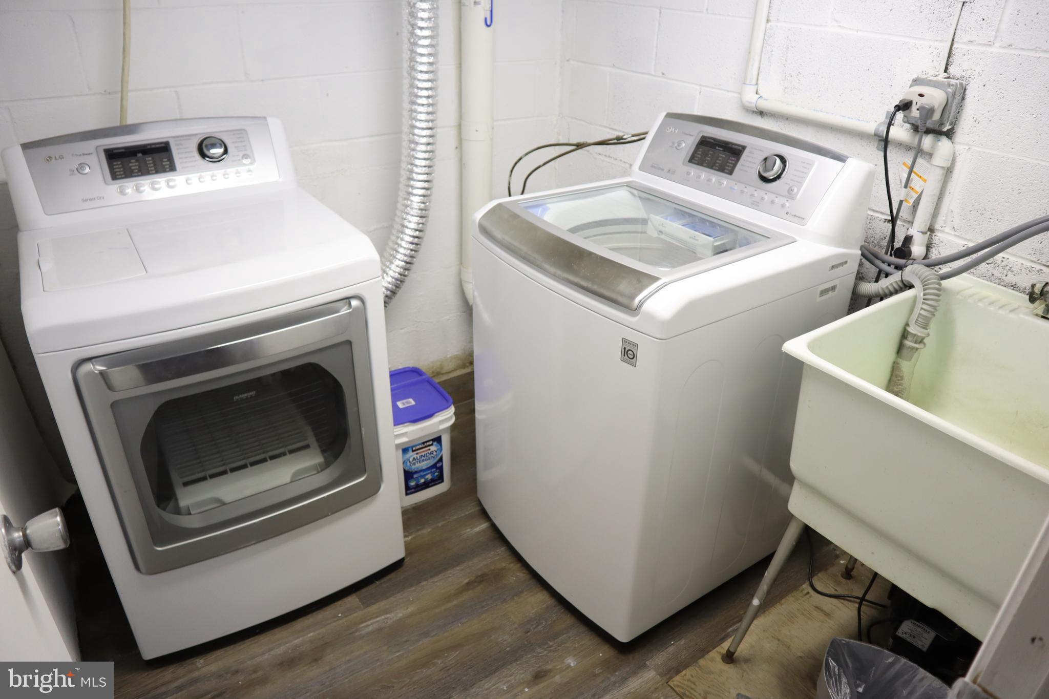 BURGUNDY KNOLLS - Residential Lease