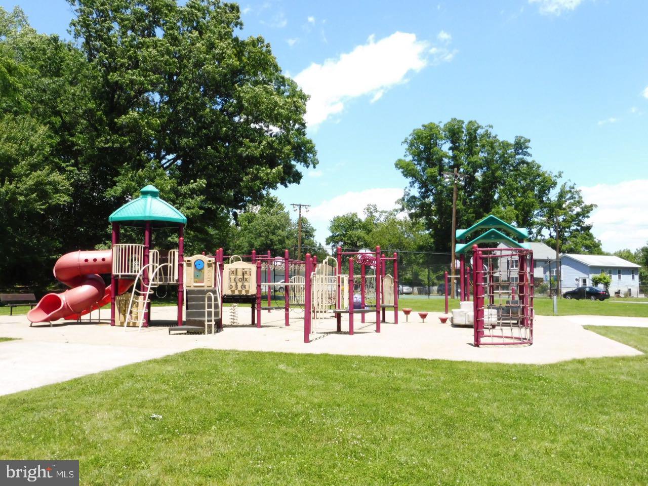 BURGUNDY KNOLLS - Residential Lease