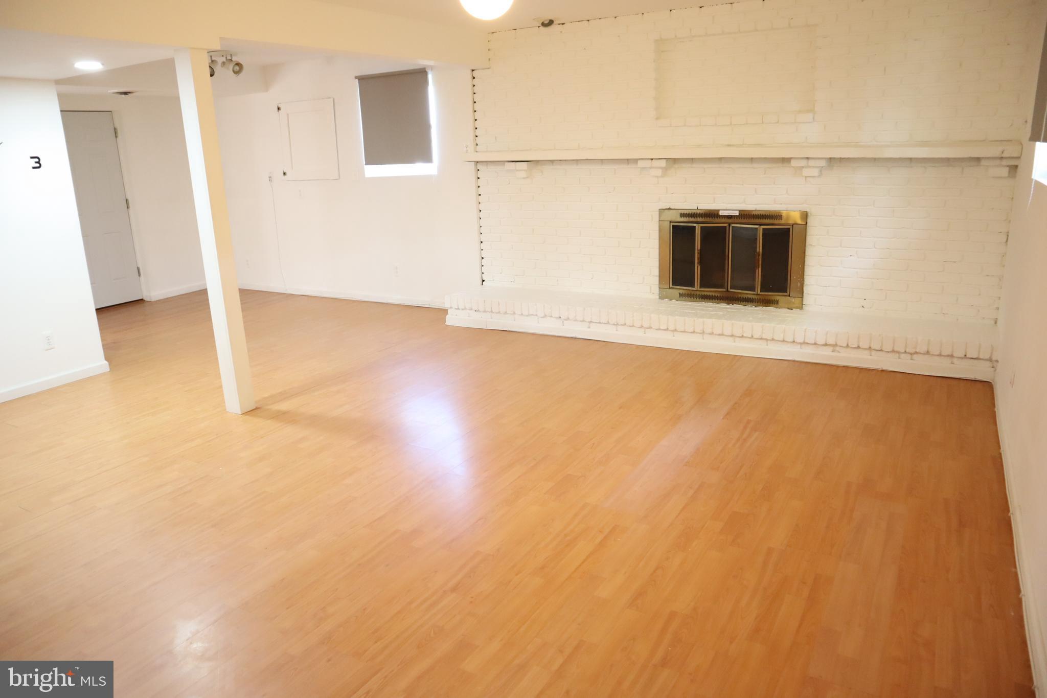 BURGUNDY KNOLLS - Residential Lease