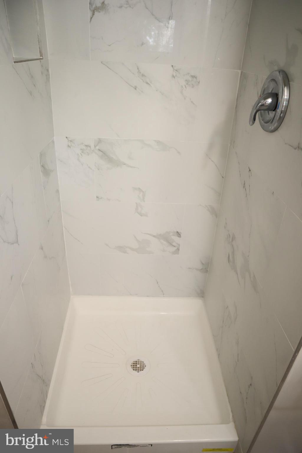 BURGUNDY KNOLLS - Residential Lease