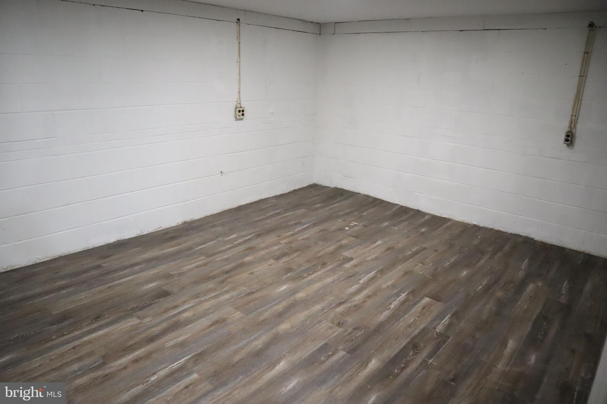 BURGUNDY KNOLLS - Residential Lease