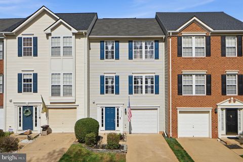 Photo of 14714 Ducktan Loop, GAINESVILLE, VA 20155 (MLS # VAPW2116208)