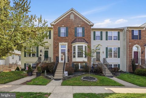 Photo of 6965 Manahoac Place, GAINESVILLE, VA 20155 (MLS # VAPW2116796)