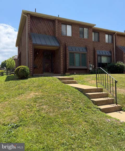 Townhouse For Sale - 101 Neyland Court<br/> EXTON, PA 19341