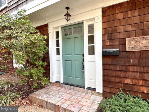 Homes For Rent - 505 Carlisle Drive<br/> ALEXANDRIA, VA 22301