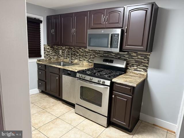 EOG BRICK TOWNHOUSE! This house is in excellent condition! Fresh paint. Fresh tile. Clean. Neutral color palette. The only thing that is missing is YOU to make it a HOME! Verifiable, stable income of 3x the monthly rent is required. Credit score of 650 or better is required. NO PETS. SMOKING IS NOT ALLOWED IN OR ABOUT THE PROPERTY.
