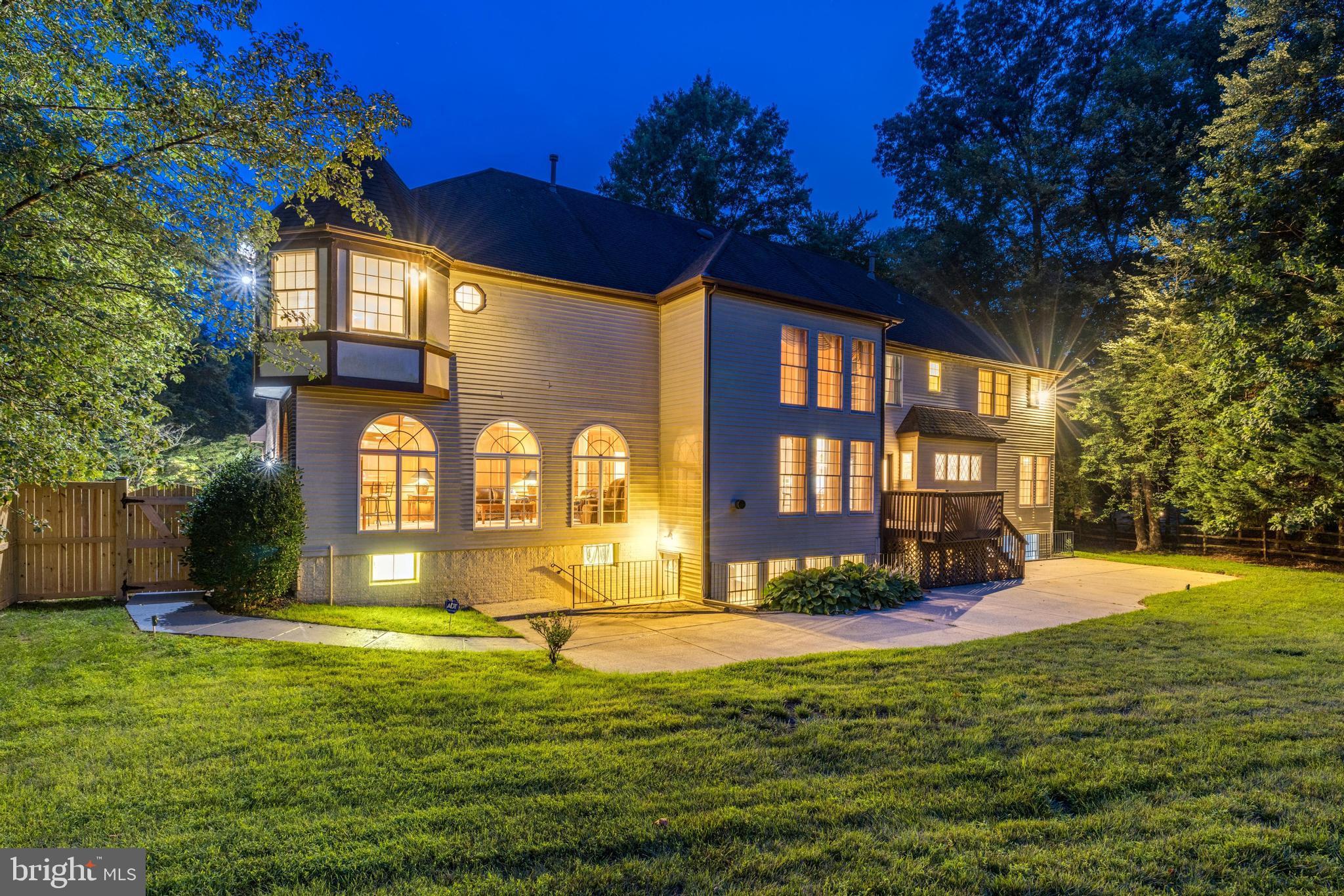 BURKE LAKE MEADOW - Residential