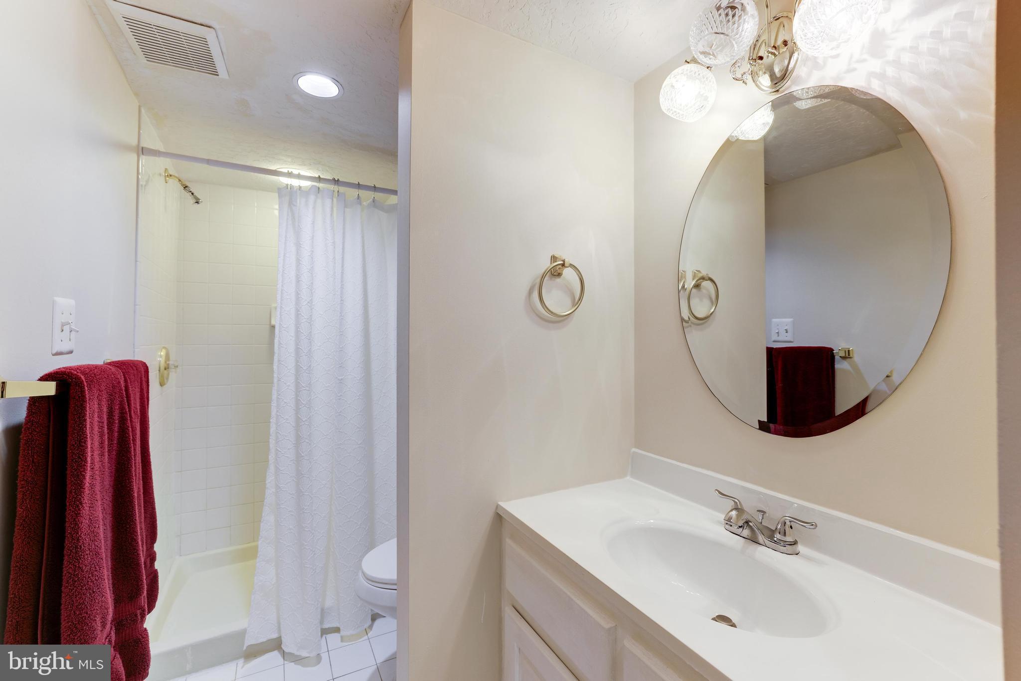 BURKE LAKE MEADOW - Residential