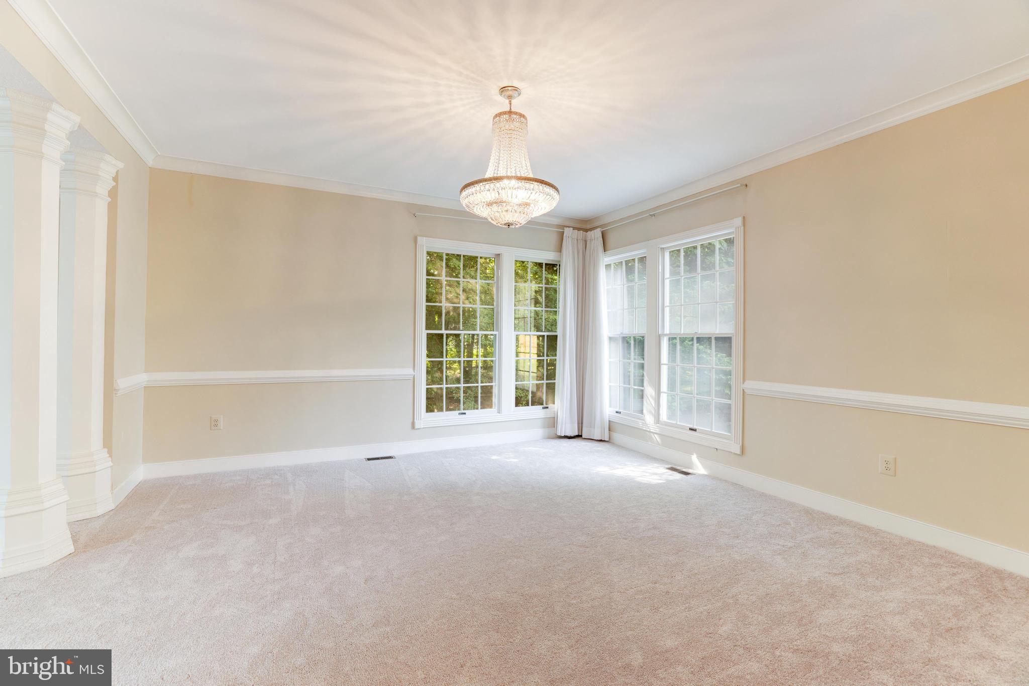 BURKE LAKE MEADOW - Residential