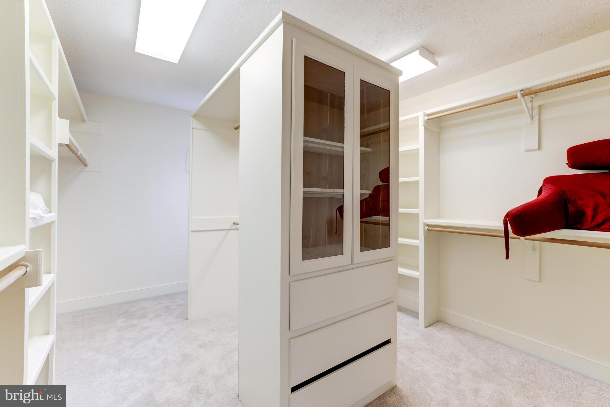 BURKE LAKE MEADOW - Residential