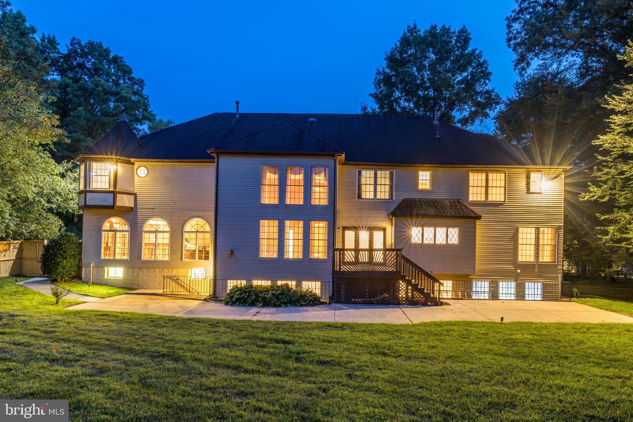 BURKE LAKE MEADOW - Residential