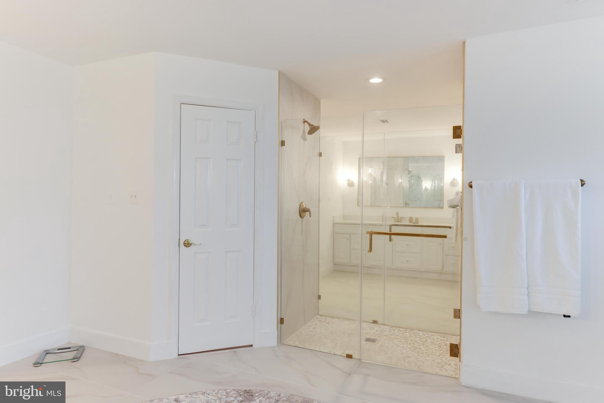 BURKE LAKE MEADOW - Residential