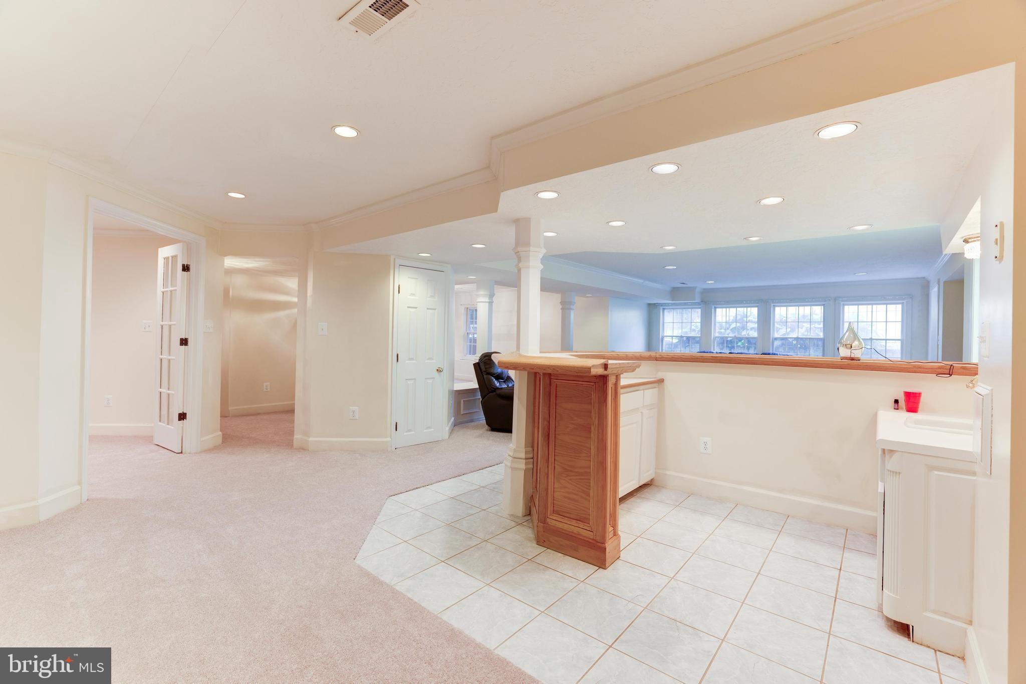 BURKE LAKE MEADOW - Residential