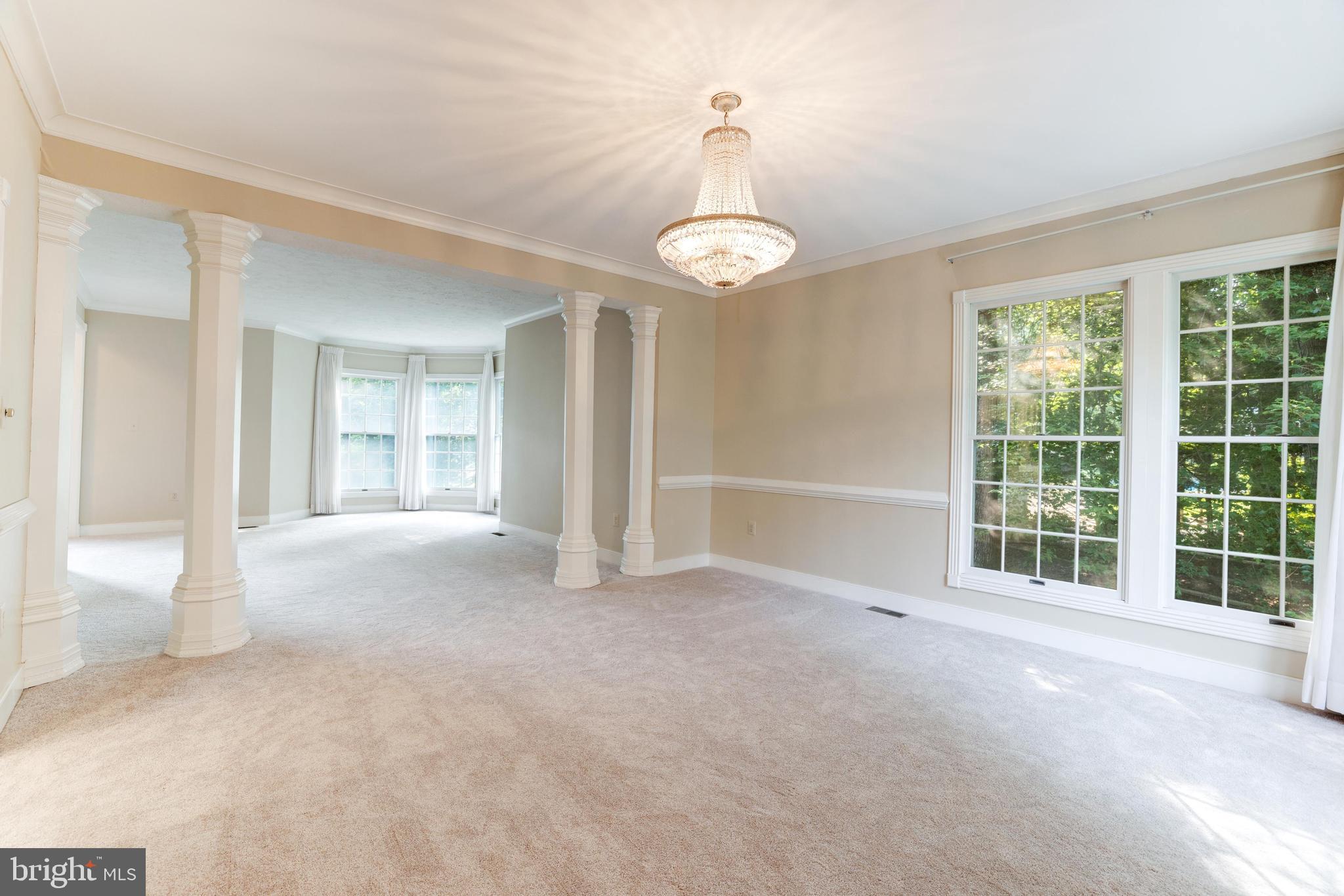 BURKE LAKE MEADOW - Residential