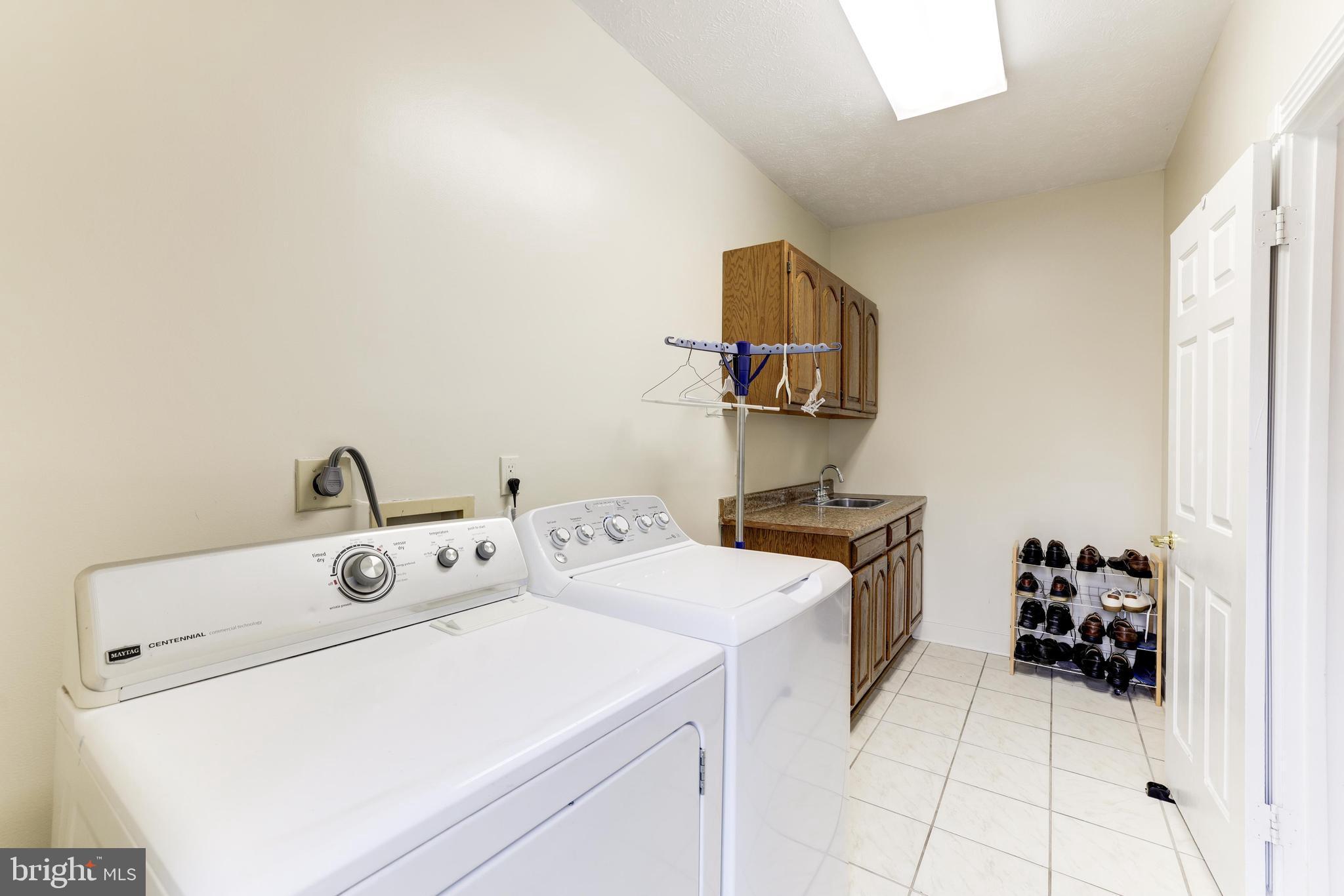 BURKE LAKE MEADOW - Residential