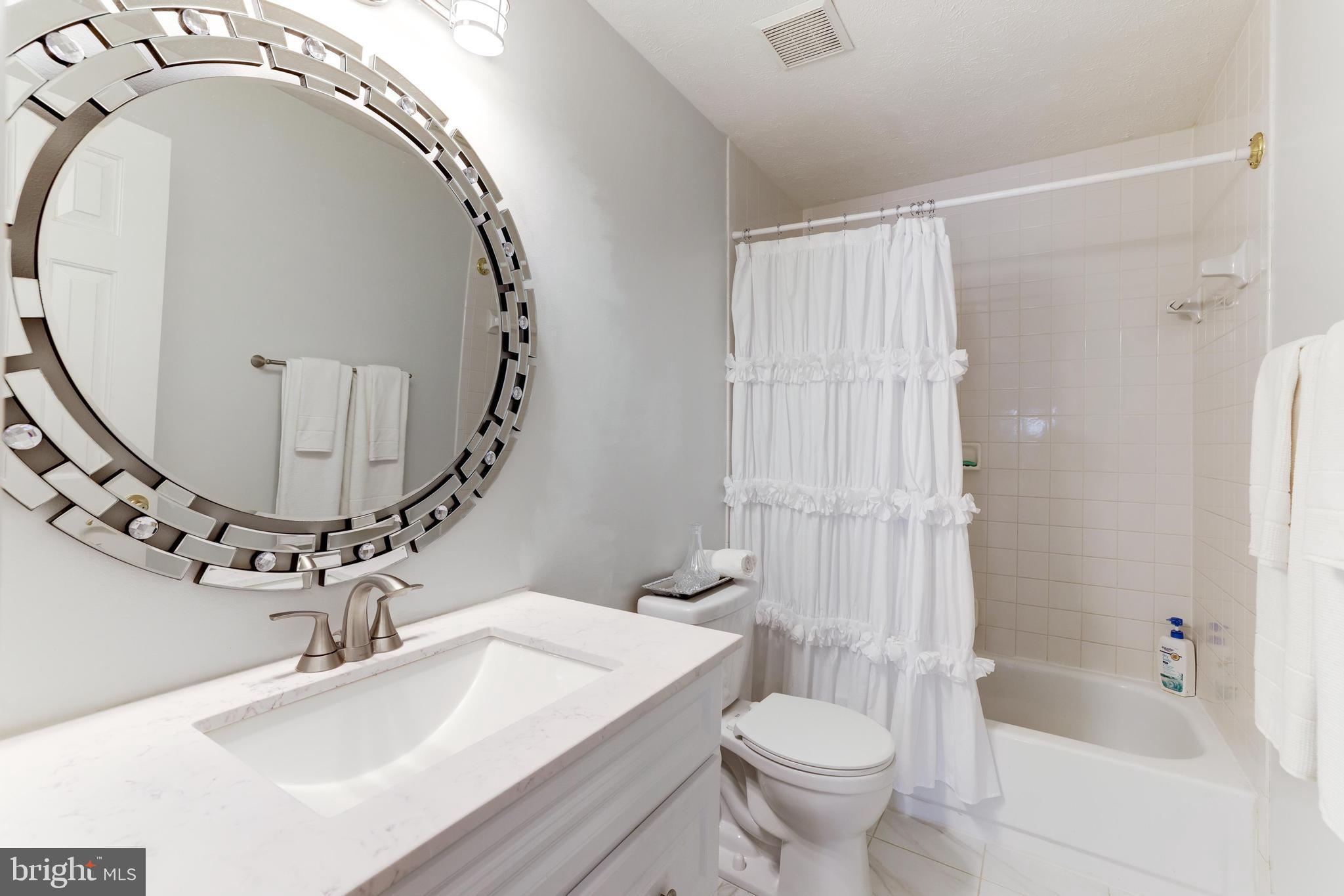 BURKE LAKE MEADOW - Residential