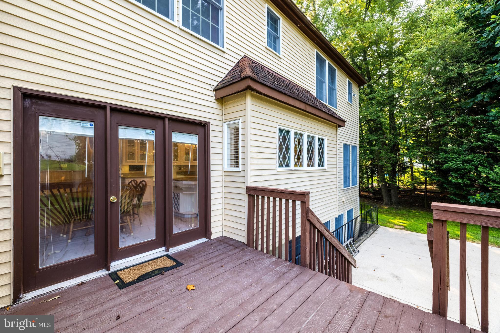 BURKE LAKE MEADOW - Residential