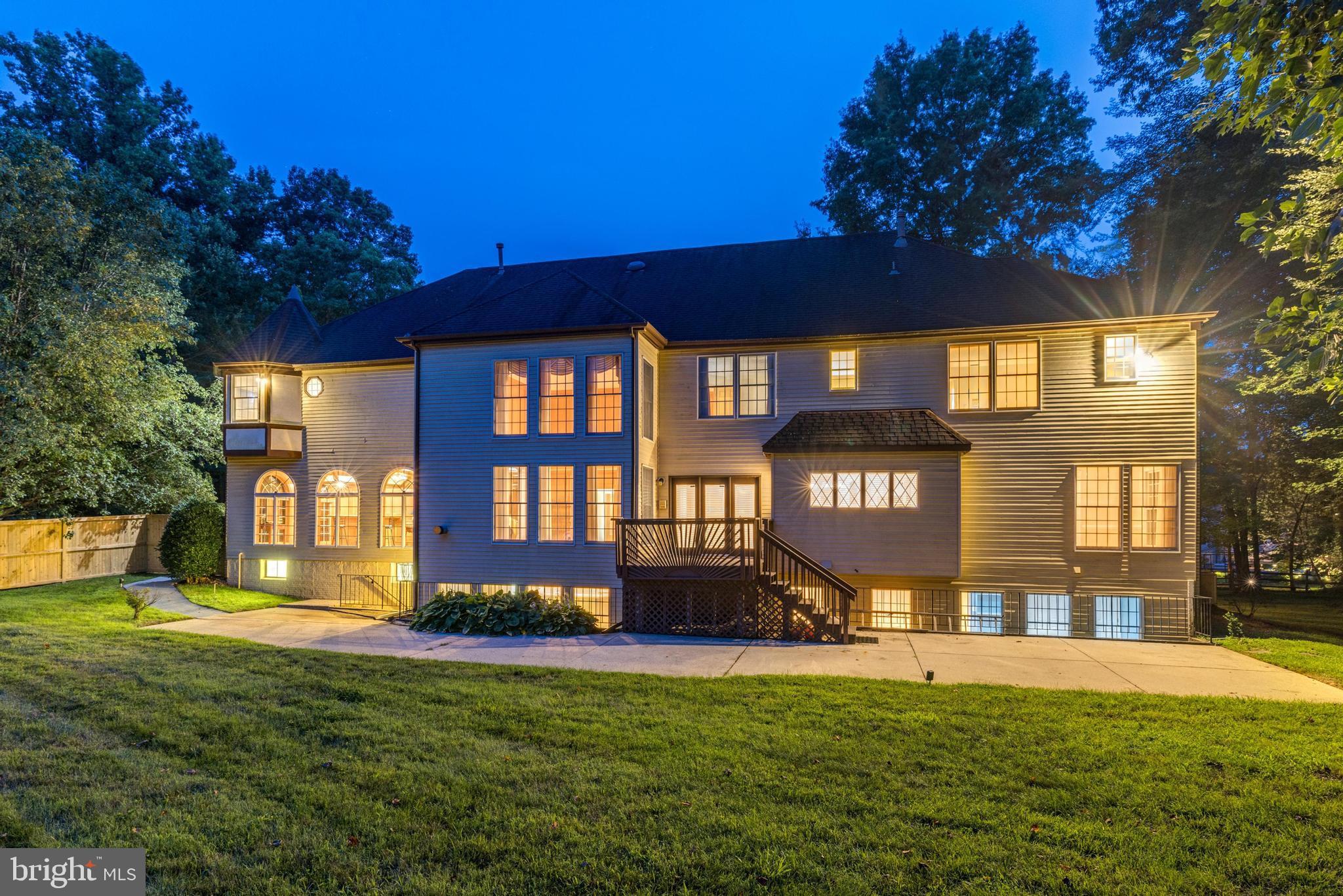 BURKE LAKE MEADOW - Residential