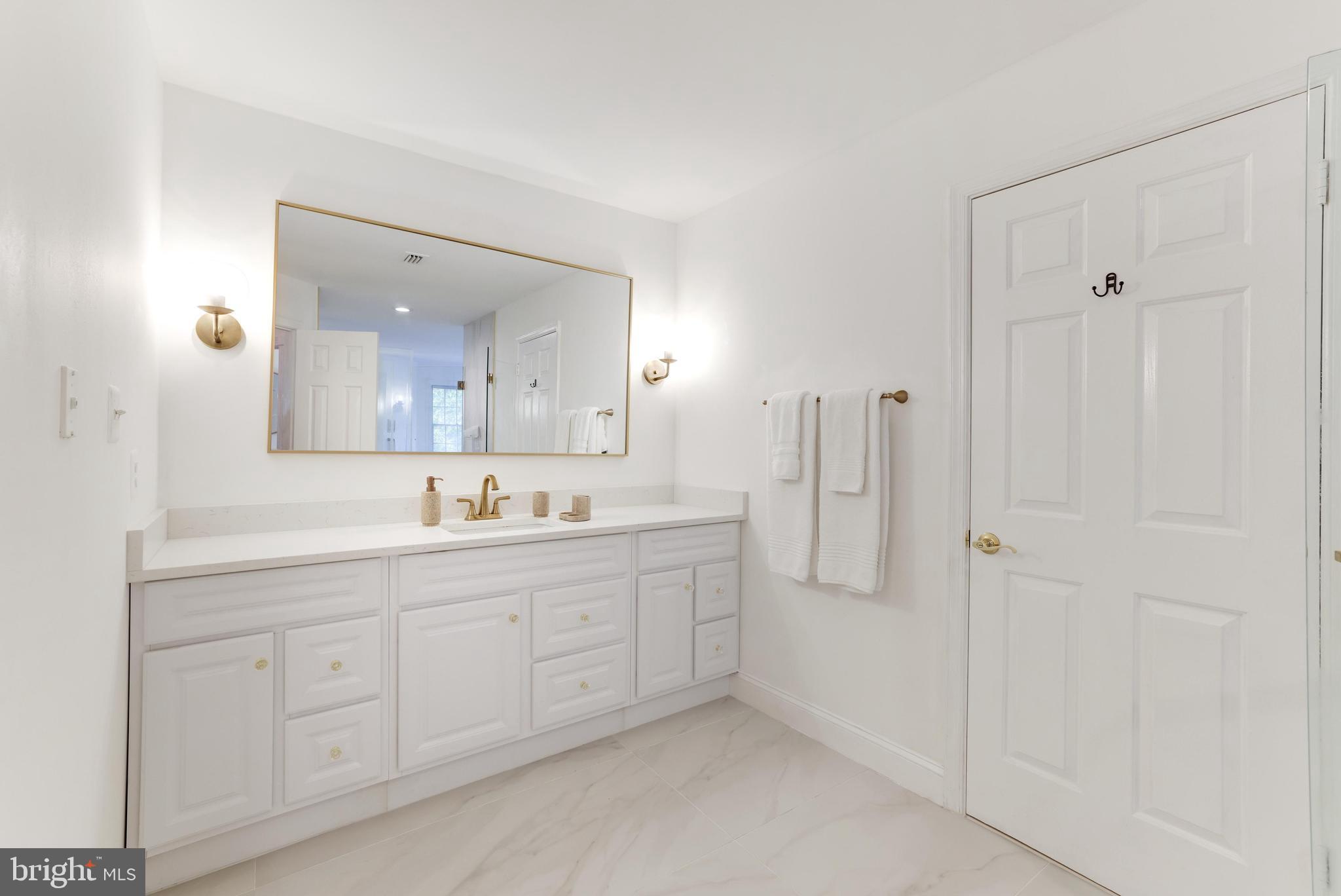 BURKE LAKE MEADOW - Residential