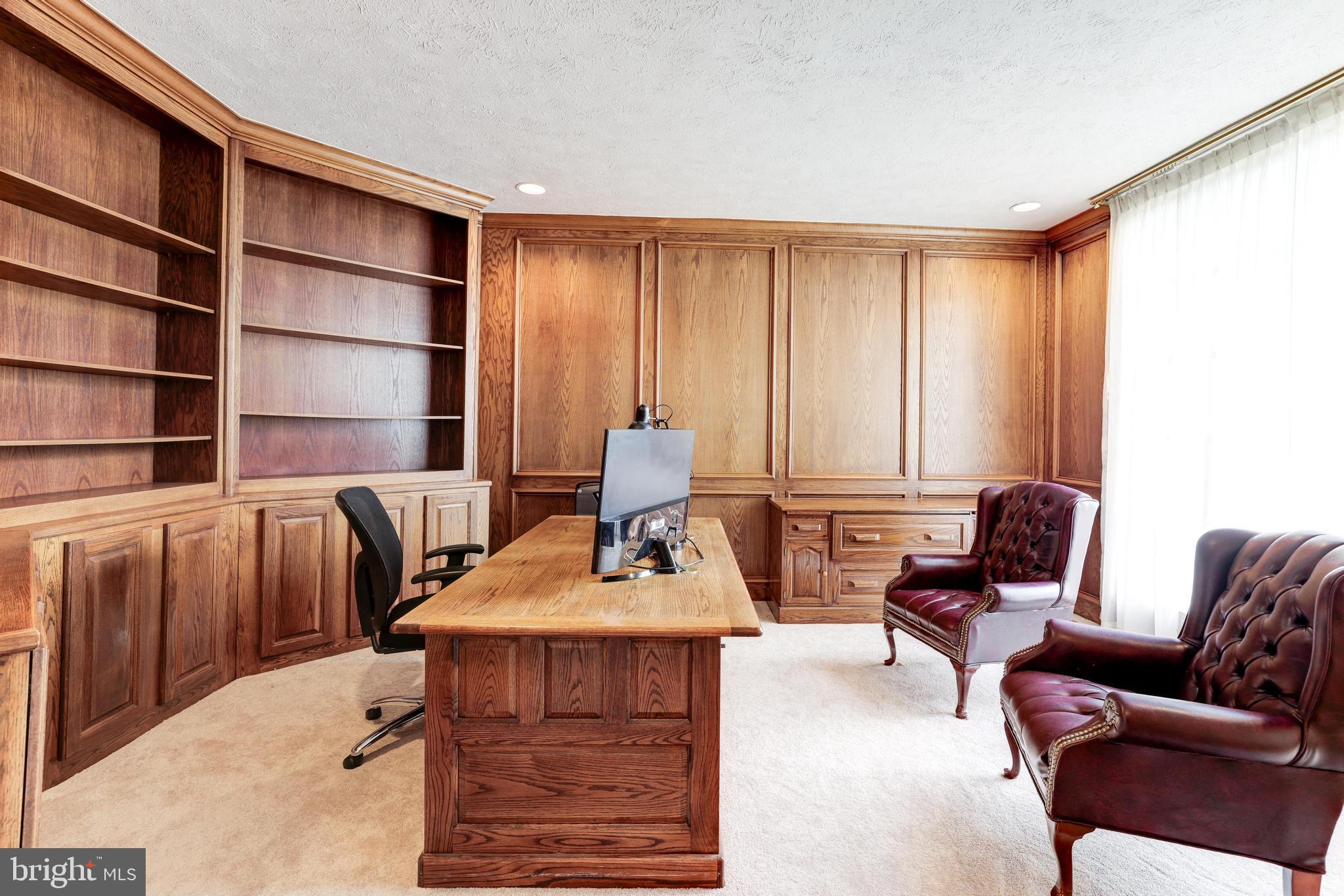 BURKE LAKE MEADOW - Residential