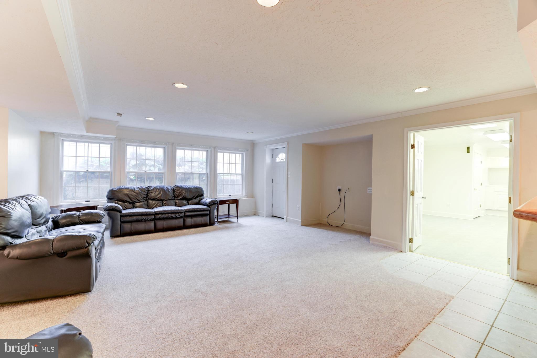 BURKE LAKE MEADOW - Residential