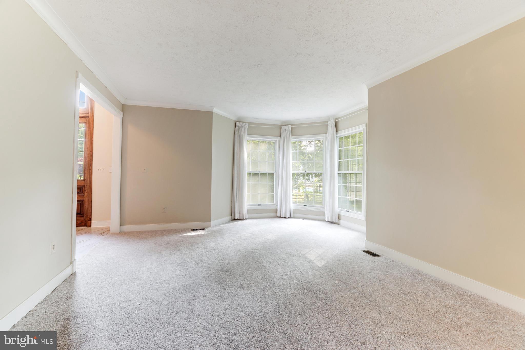 BURKE LAKE MEADOW - Residential